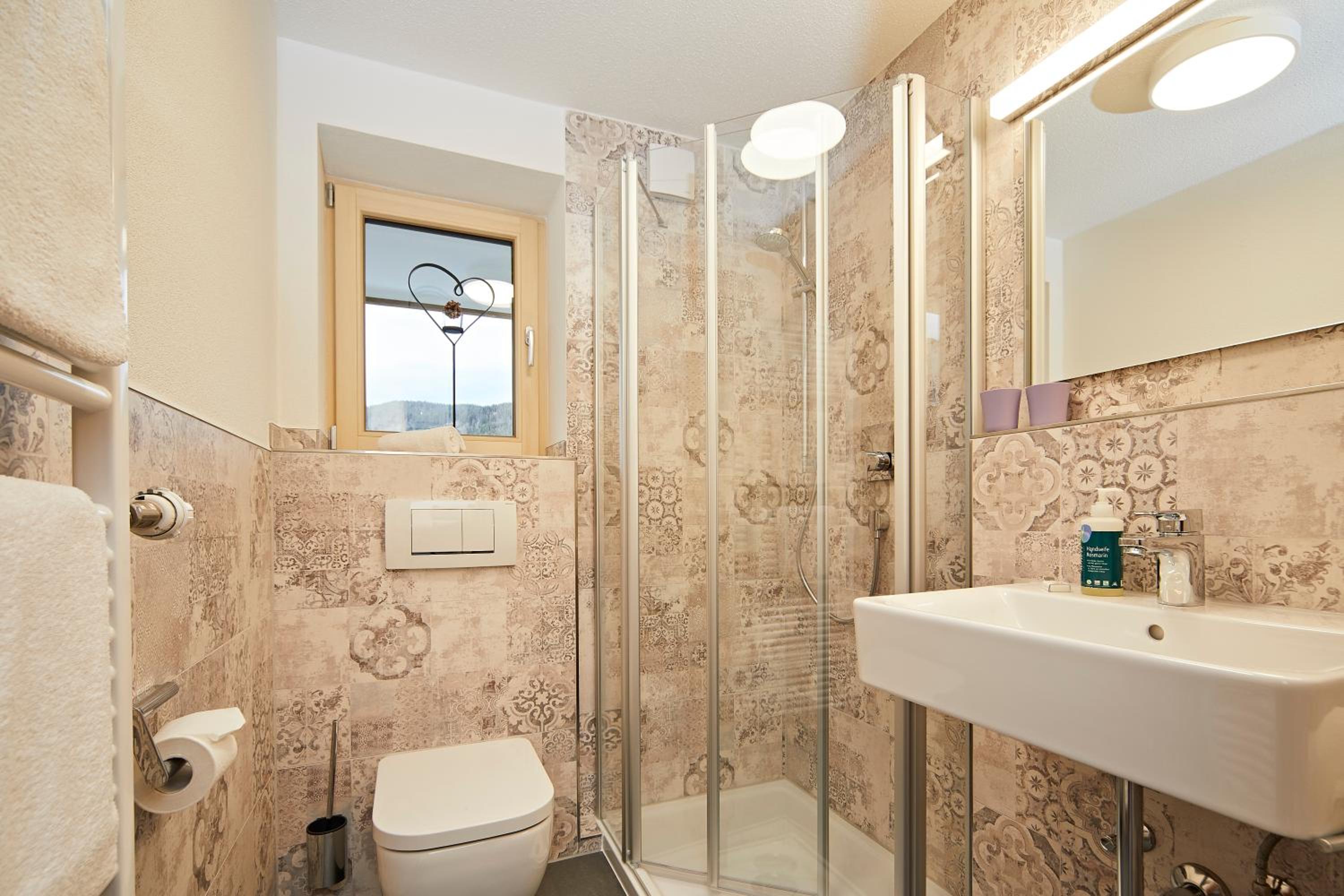 Suite - Photo 3