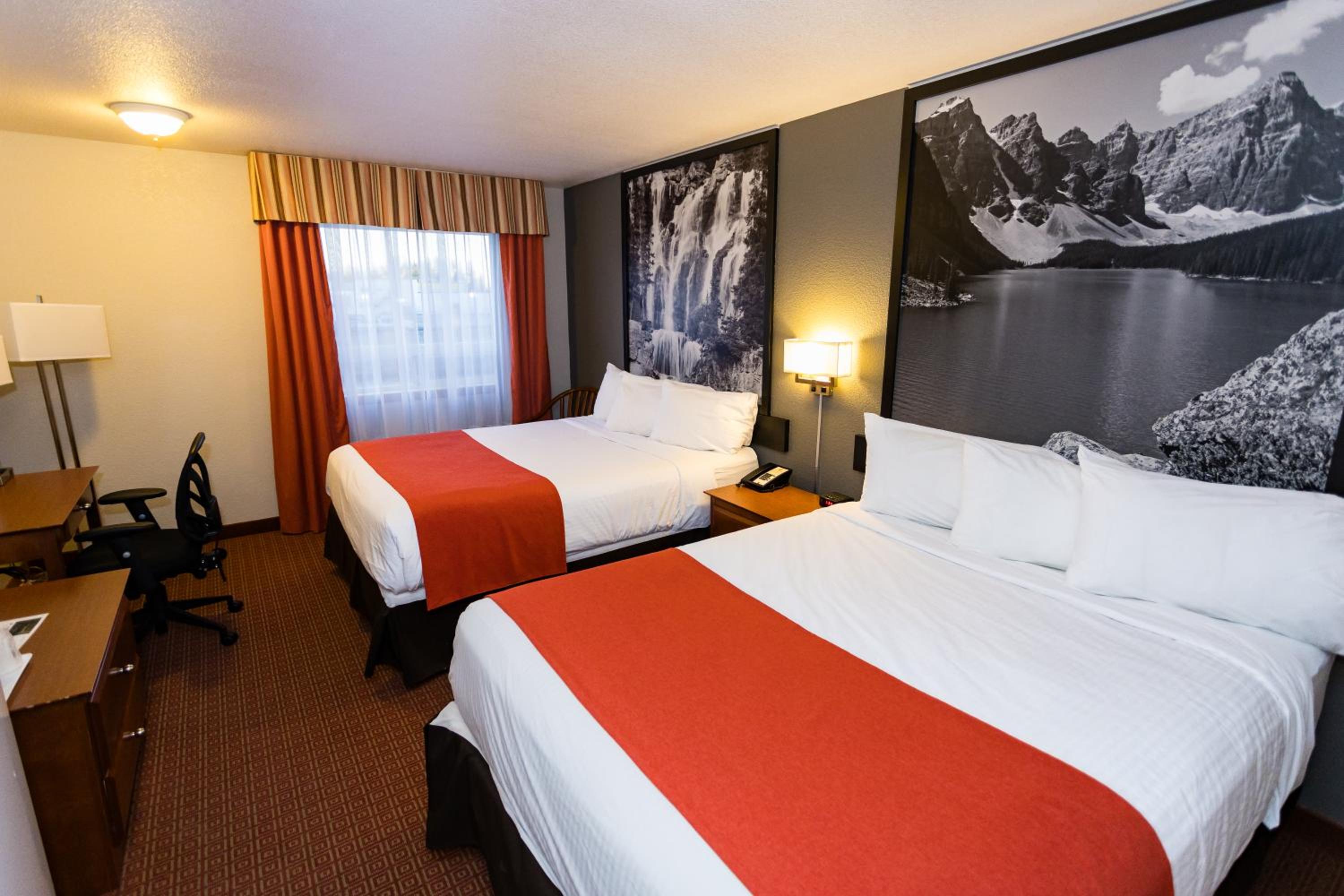 Queen Room with Two Queen Beds - Non-Smoking - Photo 11