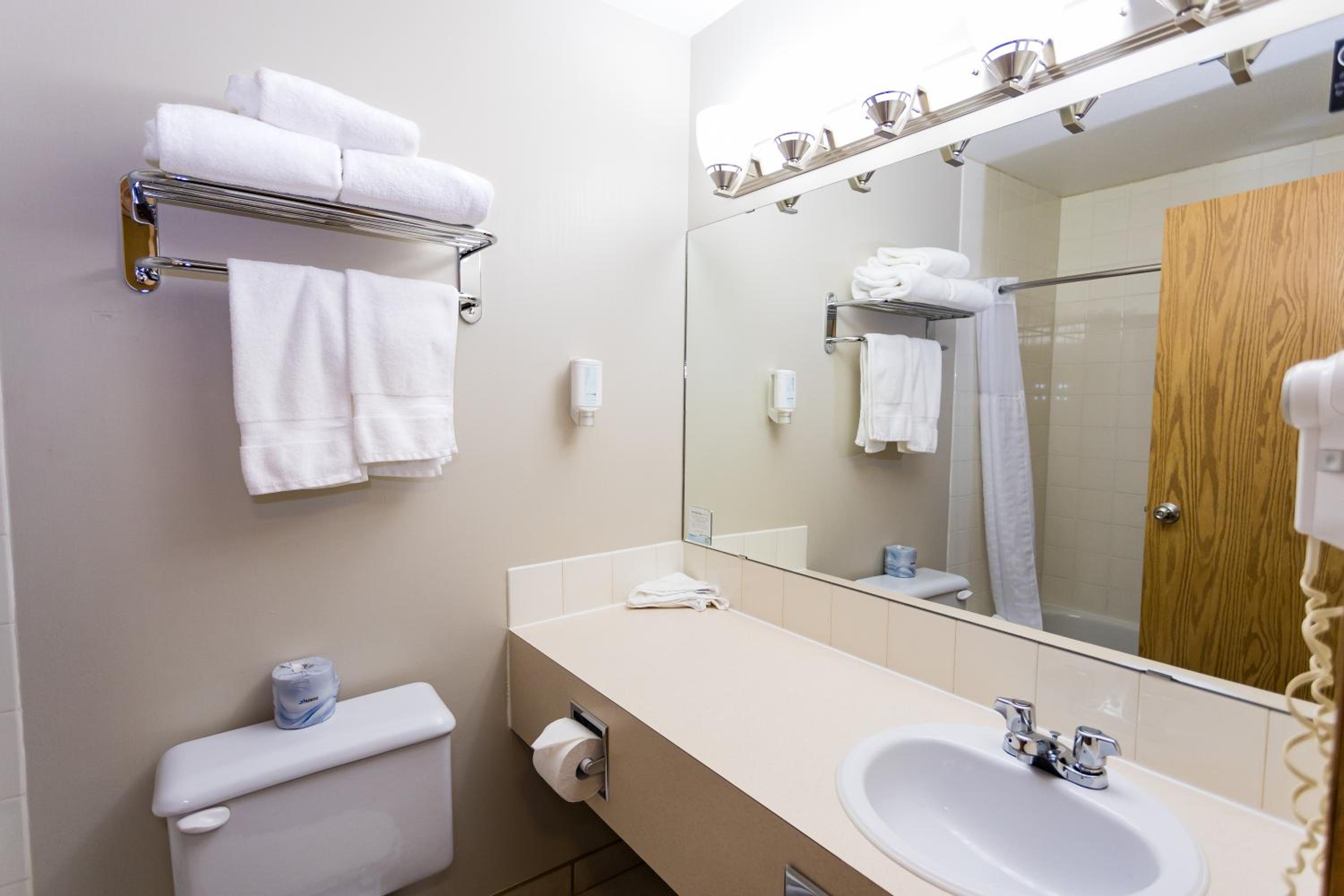  King Suite - Photo 8
