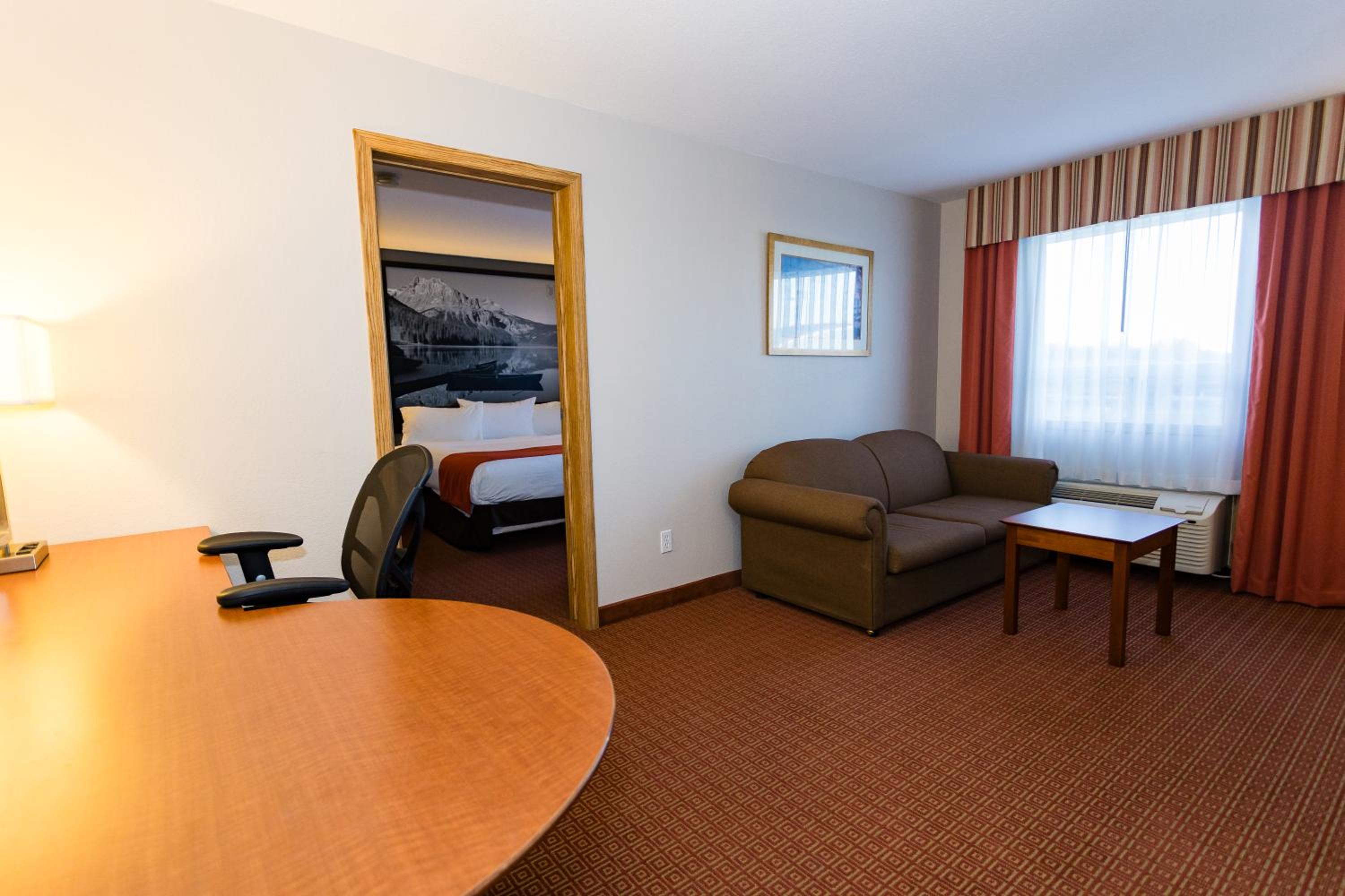 Superior King Room - Non-Smoking - Photo 2