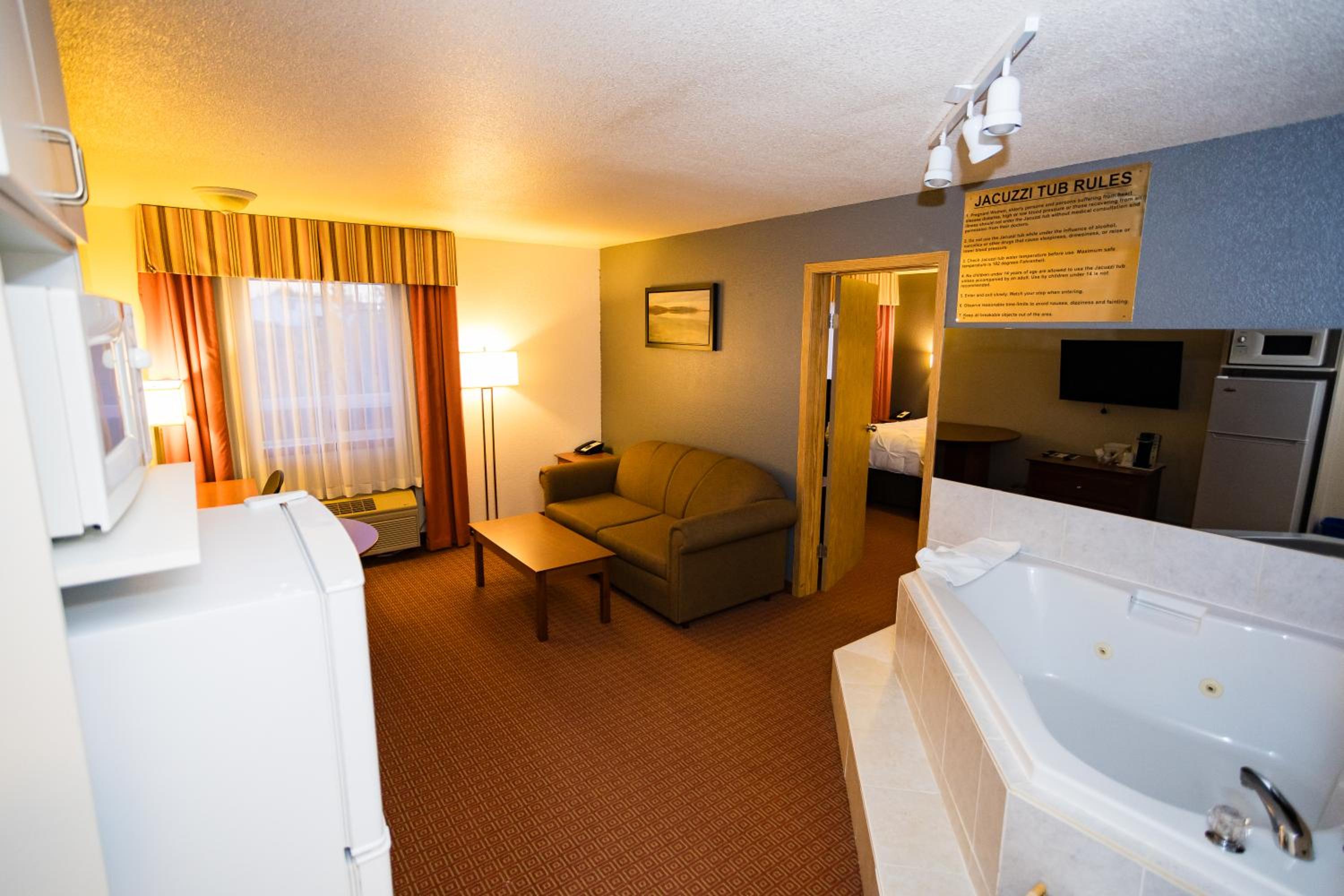One-Bedroom King Luxury Suite - Non-Smoking - Photo 2