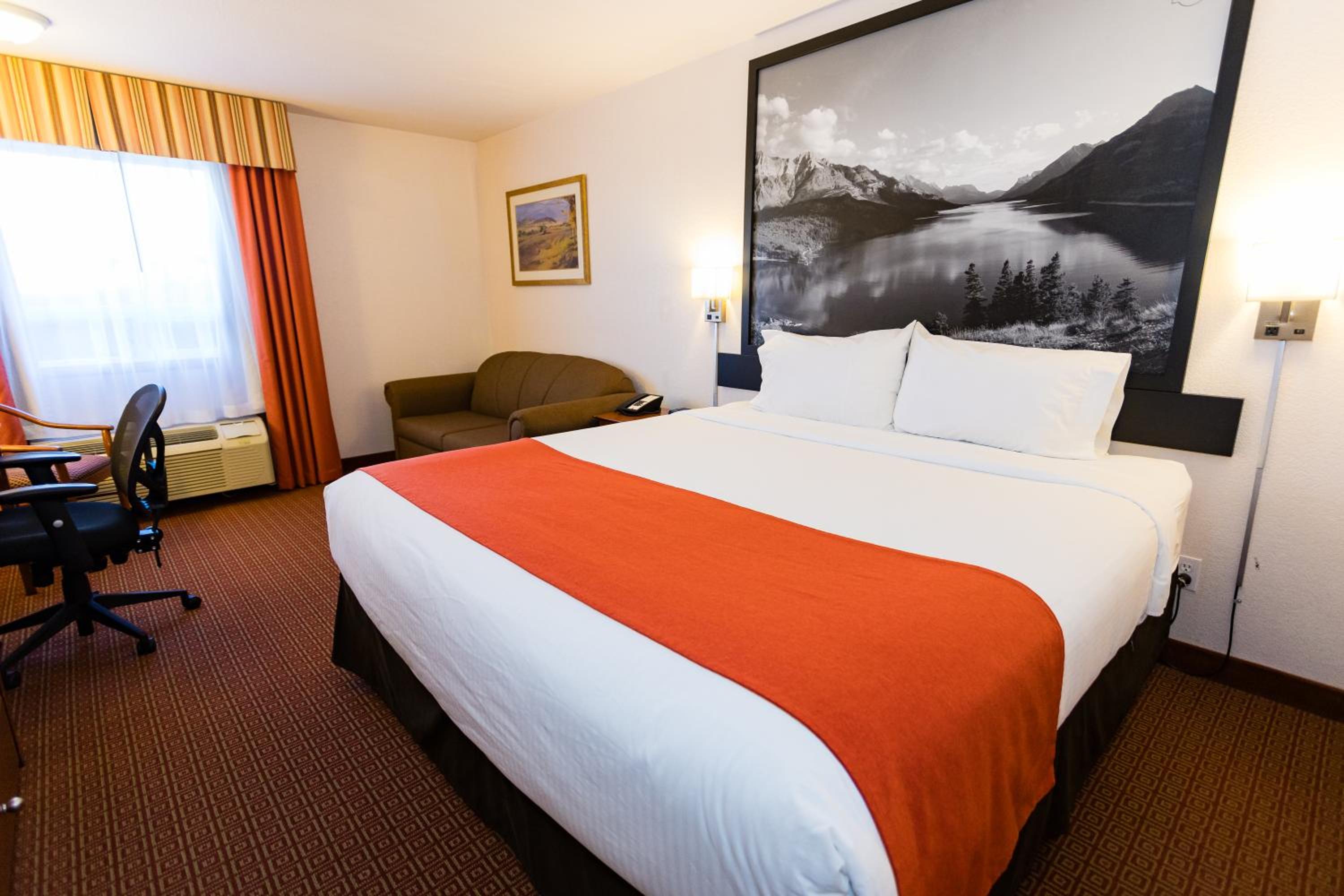 King Room - Non-Smoking - Photo 6