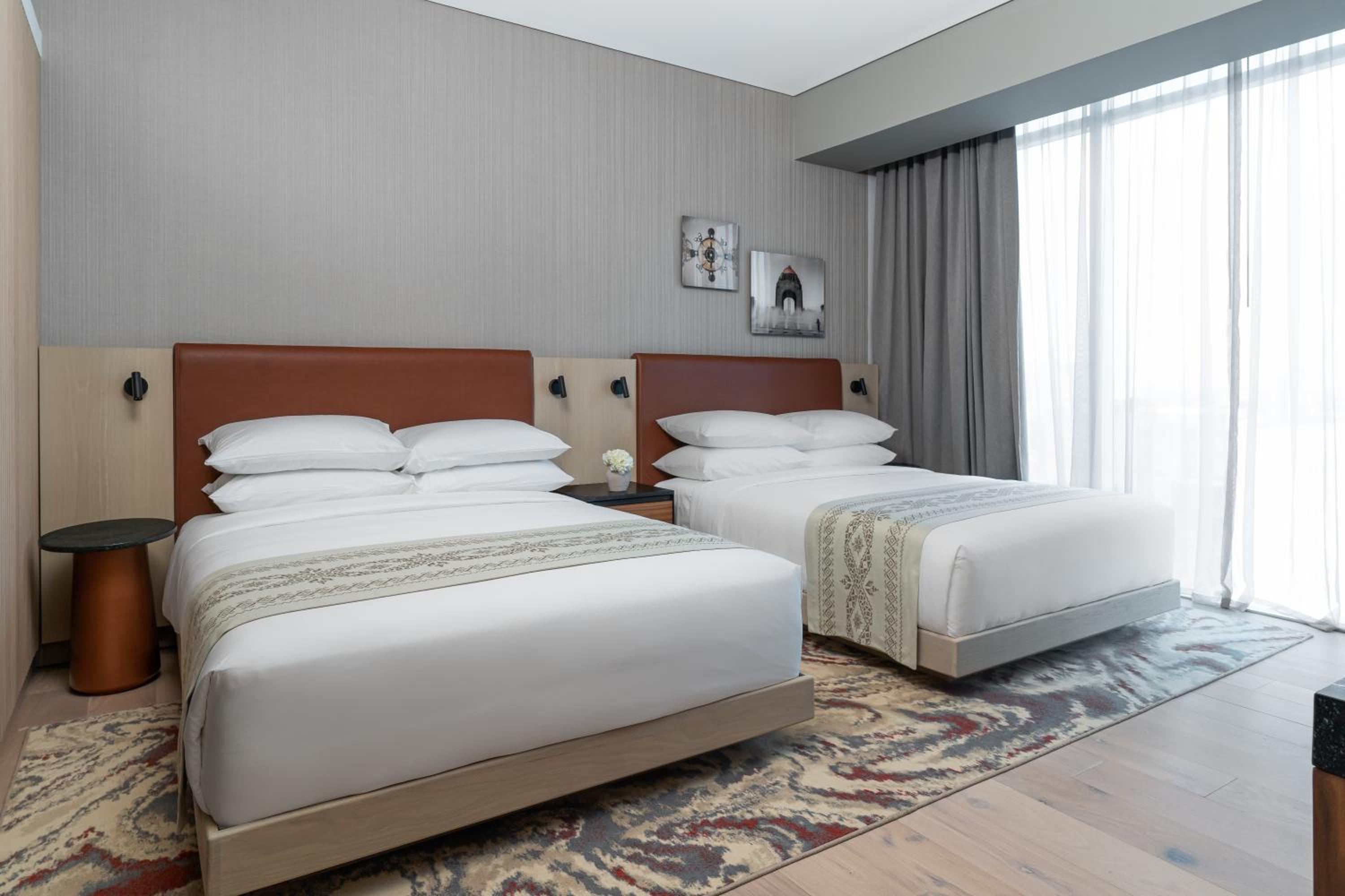 Queen Room with Two Queen Beds thumbnail 5