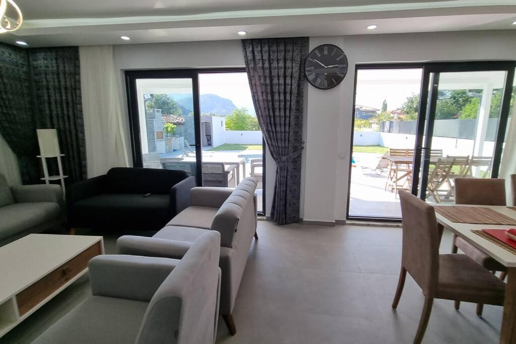 Villa photo 1