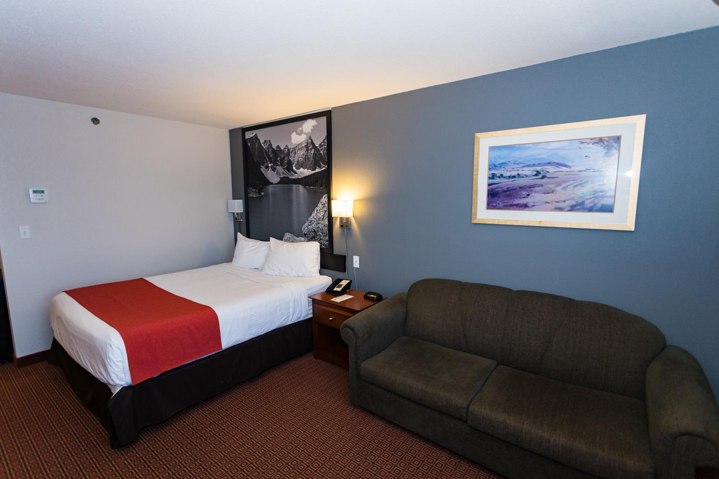 Queen Room with Sofa Bed - Non-Smoking - Photo 3