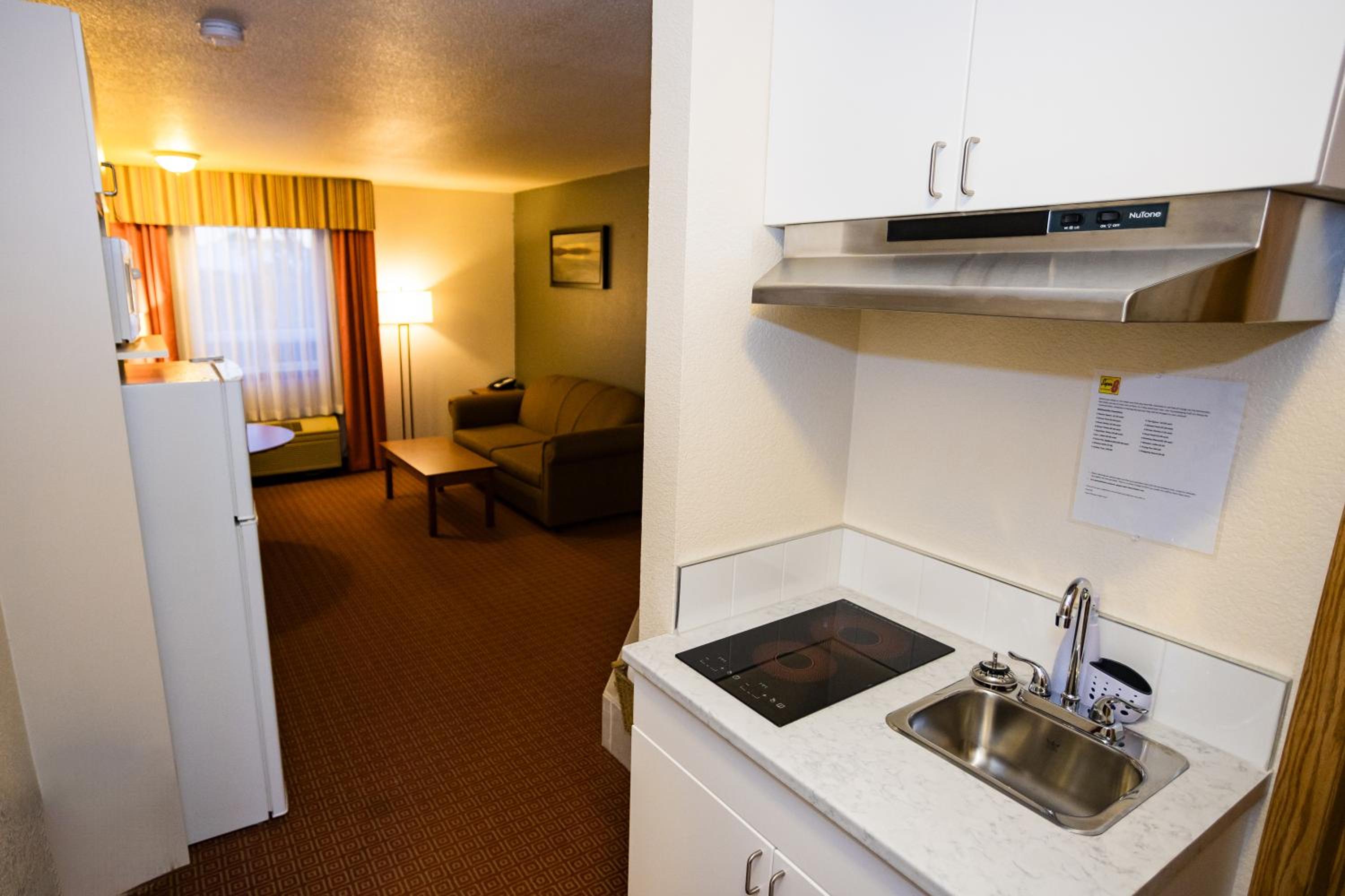 One-Bedroom King Luxury Suite - Non-Smoking - Photo 4