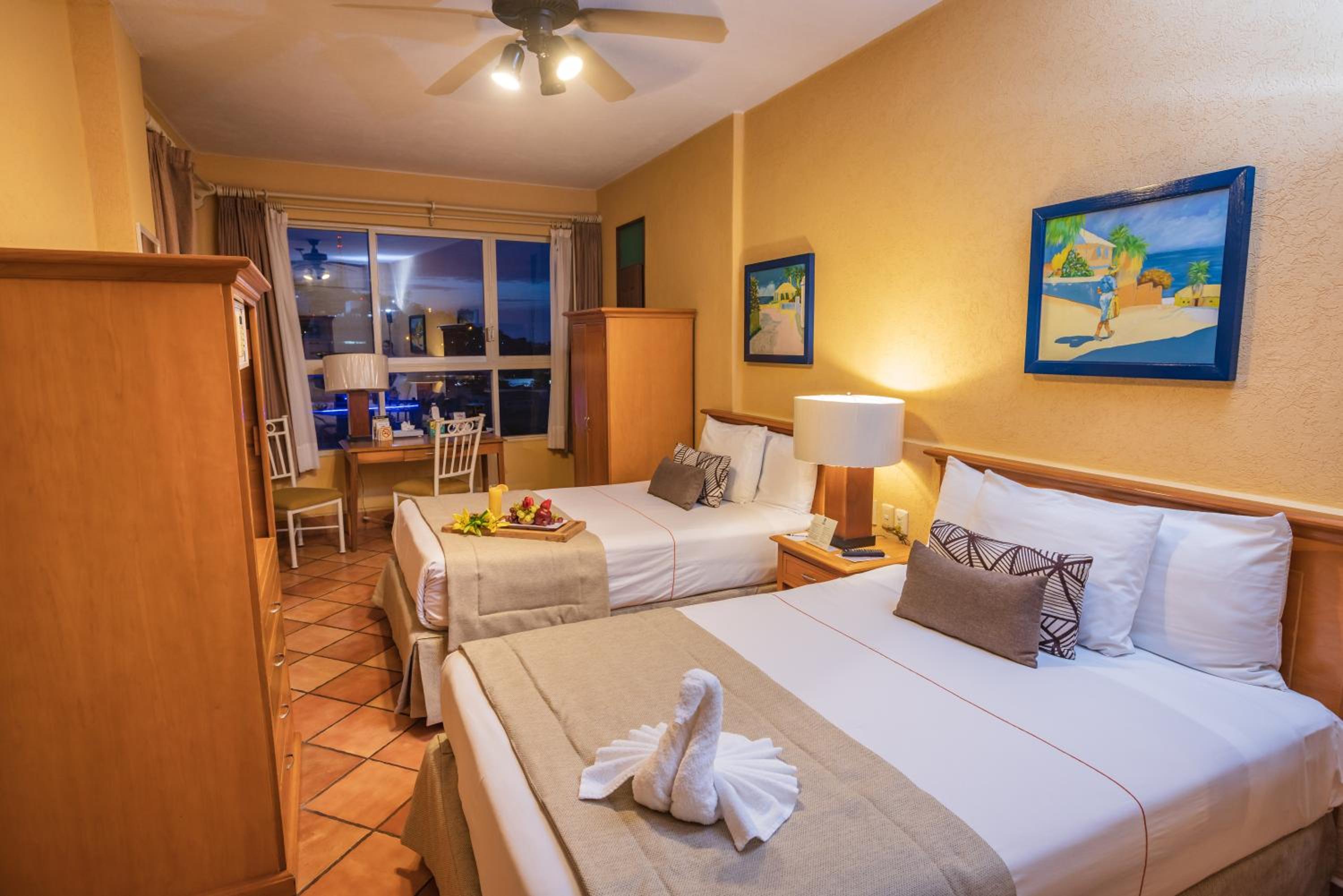 Double Room with Two Double Beds - Non-Smoking - Photo 2