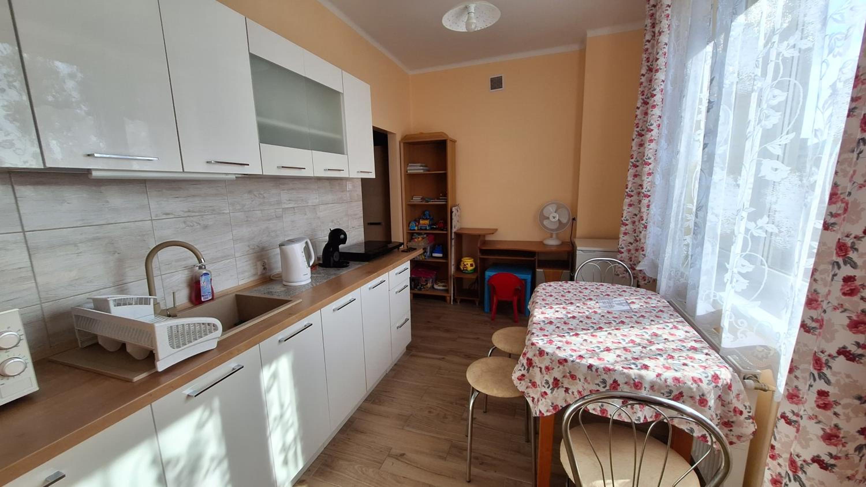 One-Bedroom Apartment - Photo 11