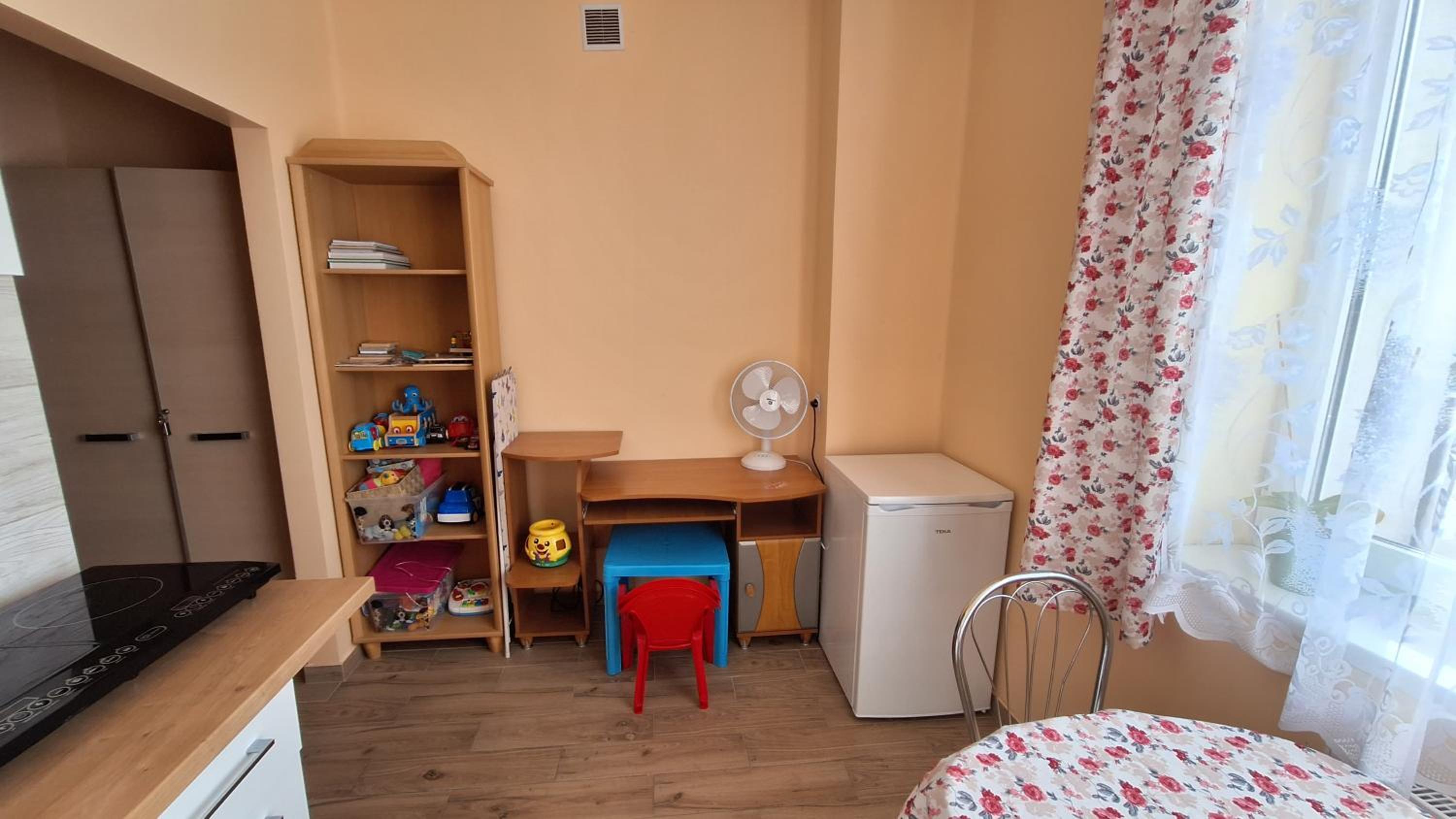 One-Bedroom Apartment - Photo 12