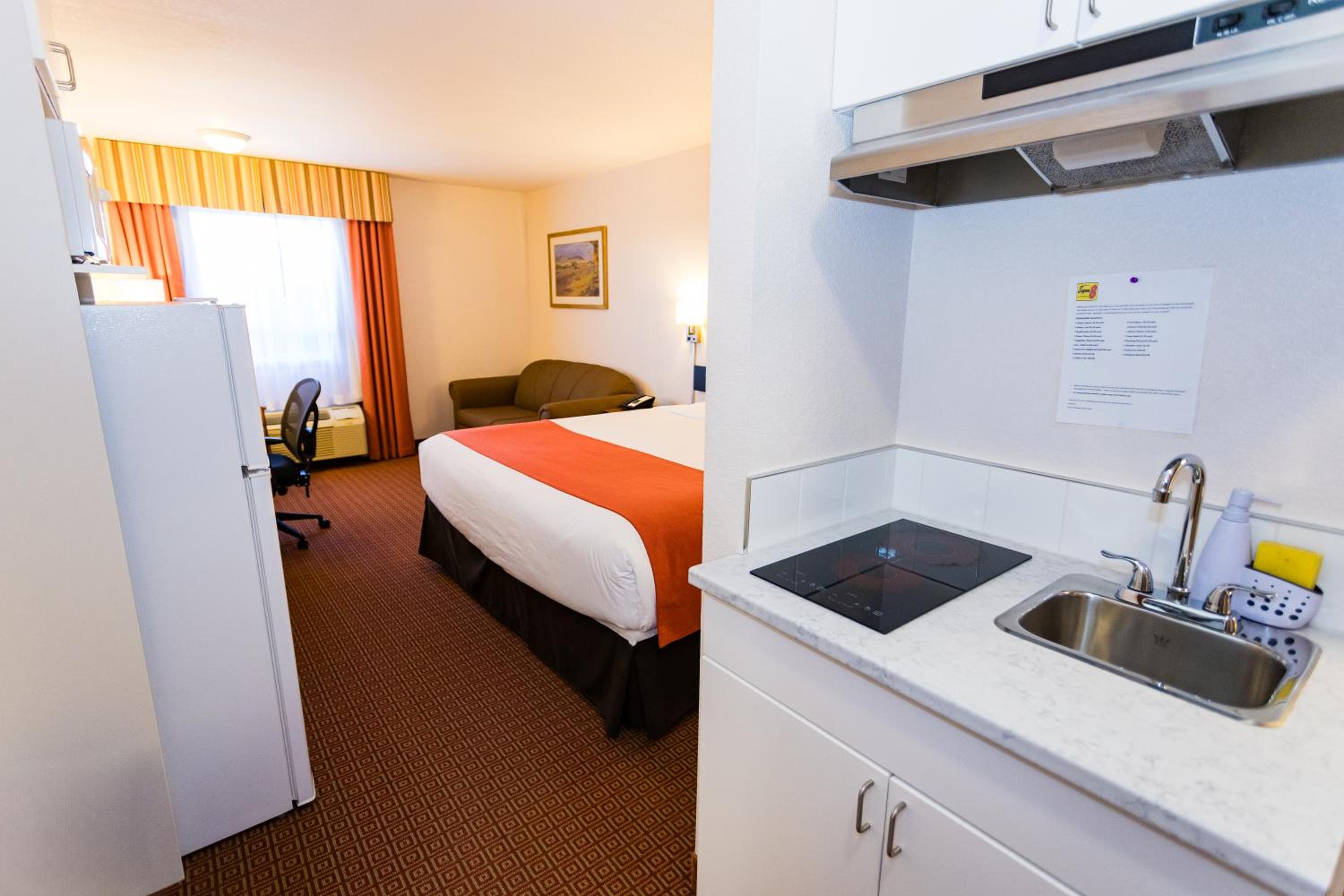  King Suite - Photo 11