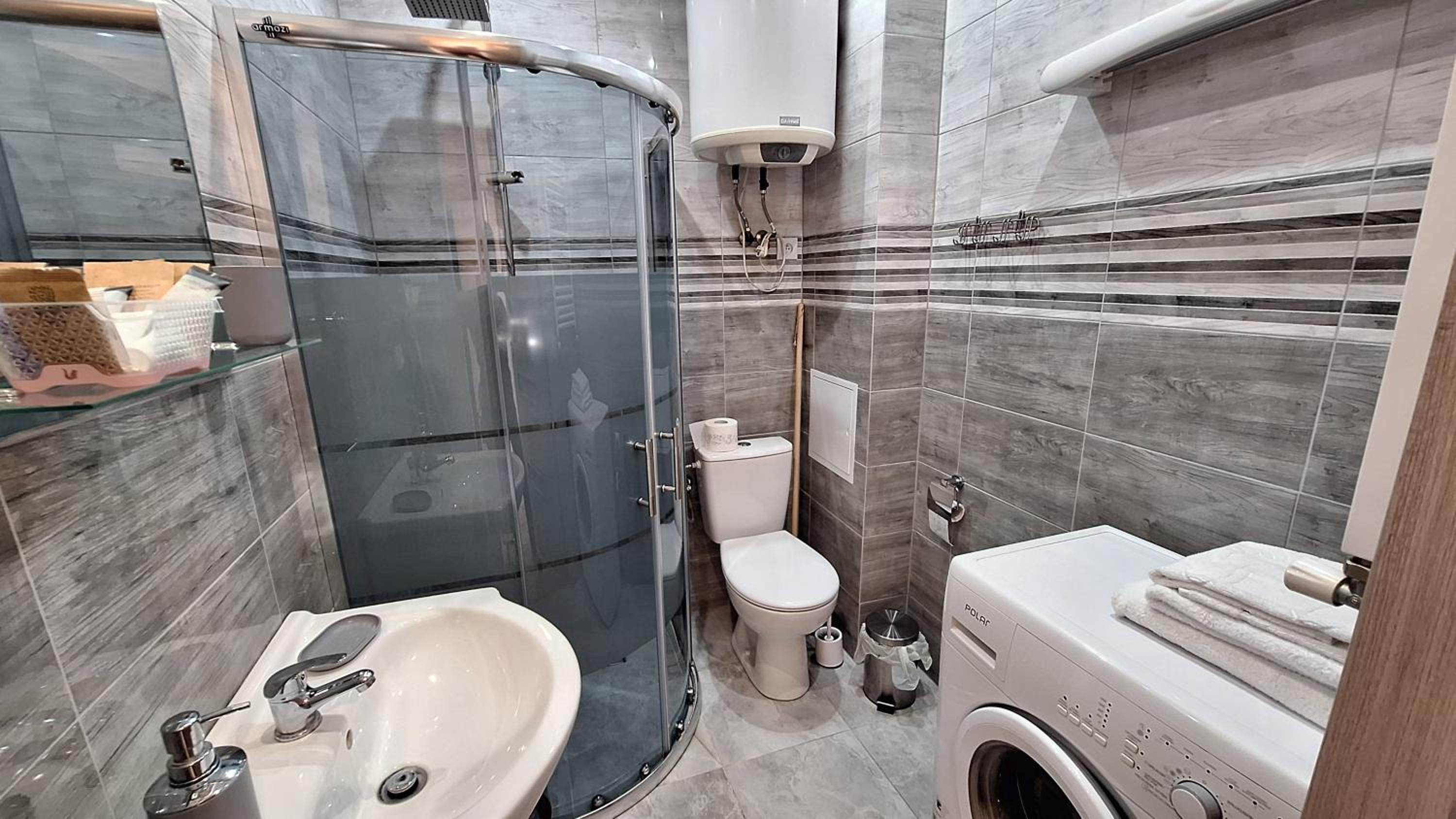 One-Bedroom Apartment - Photo 18