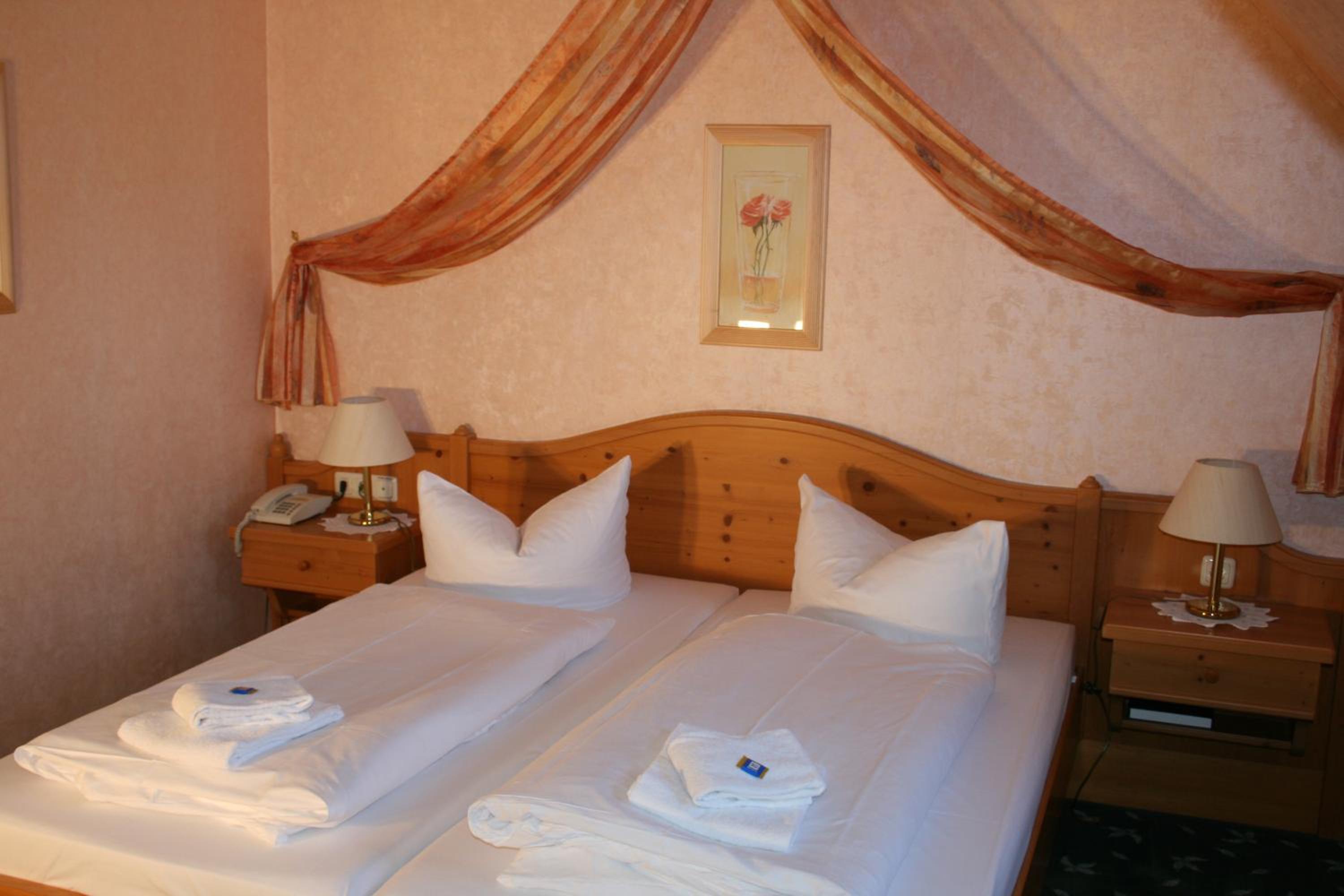 Double Room with Lake View - Photo 3