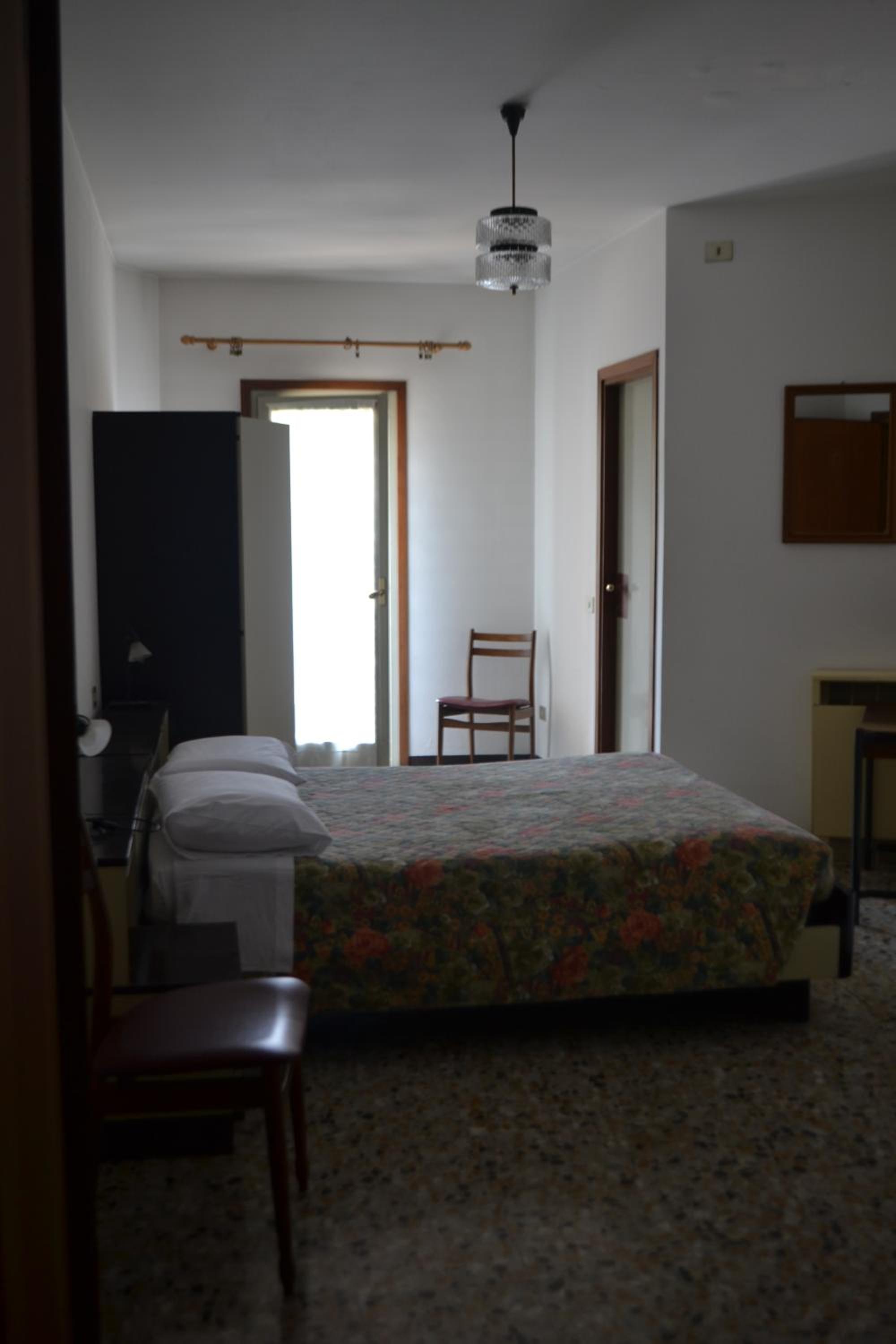 Double Room with Balcony - Photo 2
