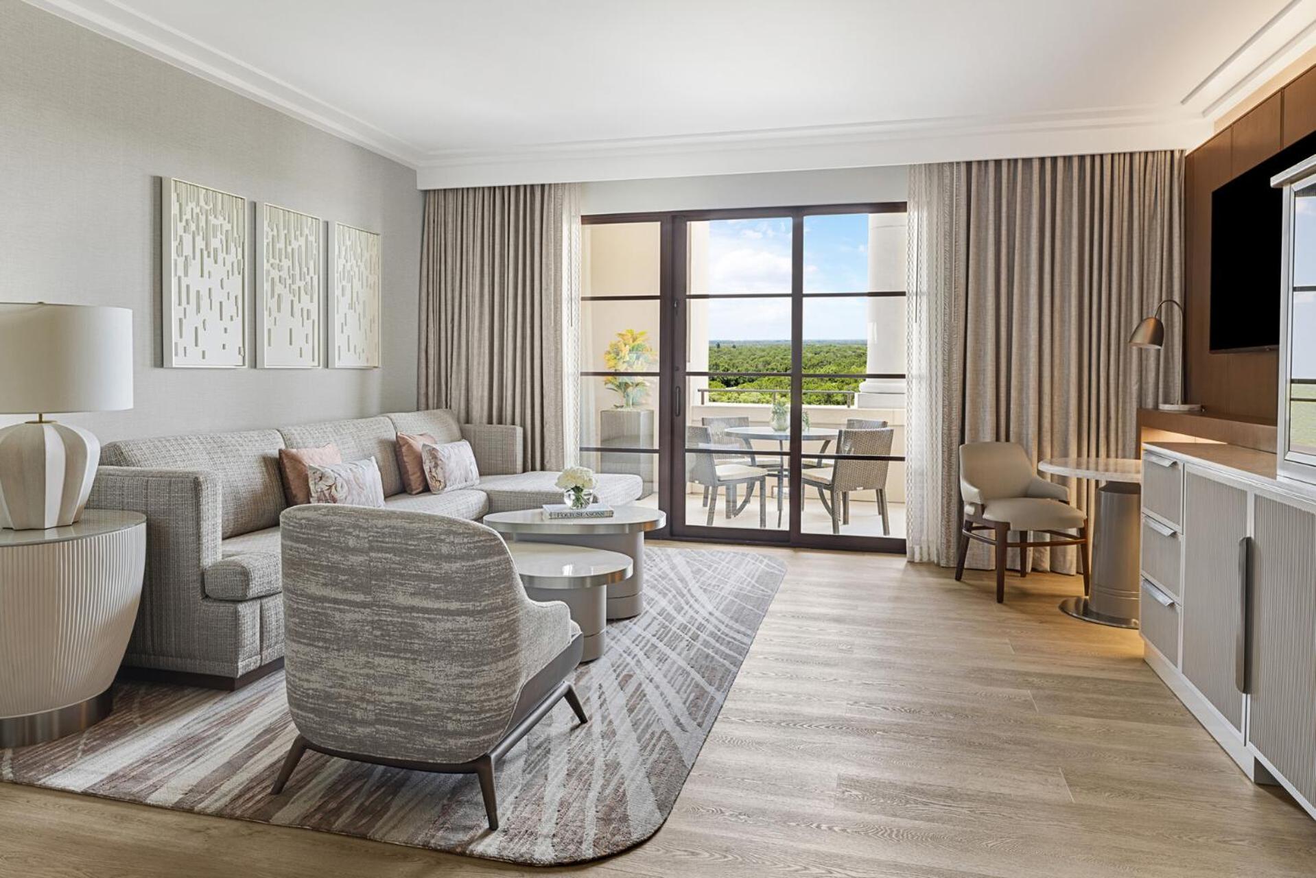 Lake View Deluxe Suite