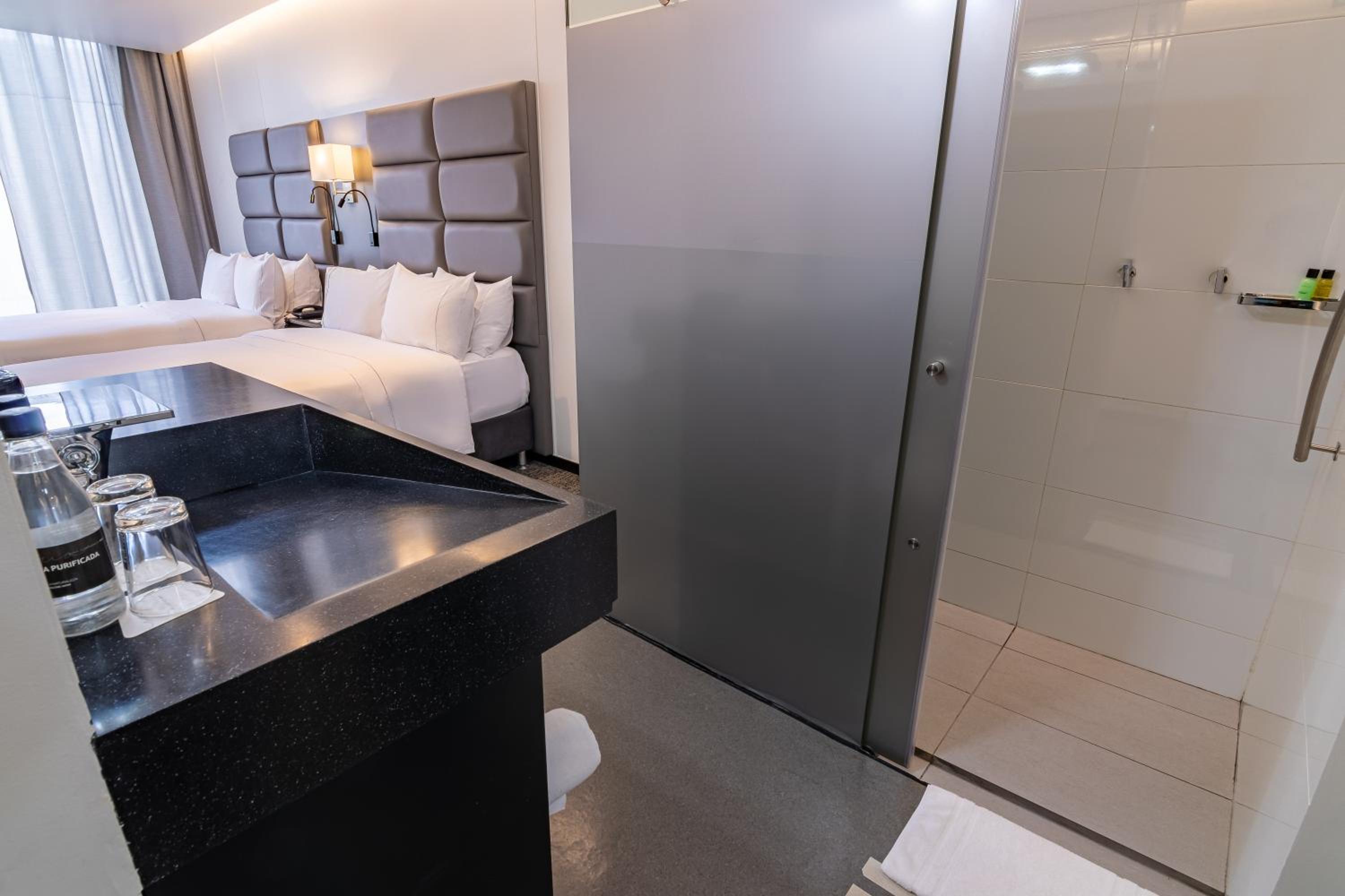 Double Room with Two Double Beds - Photo 4