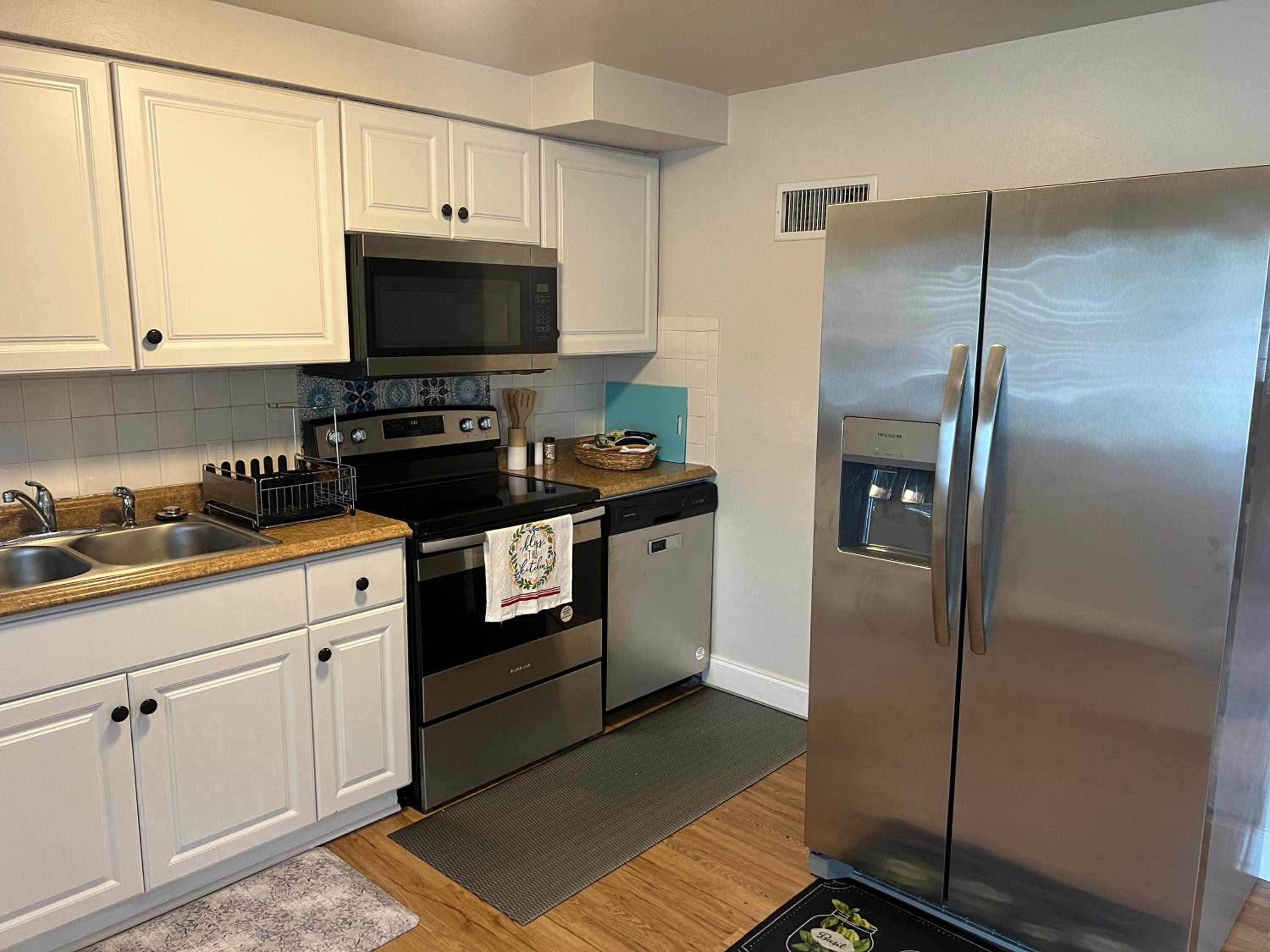Three-Bedroom House photo 2