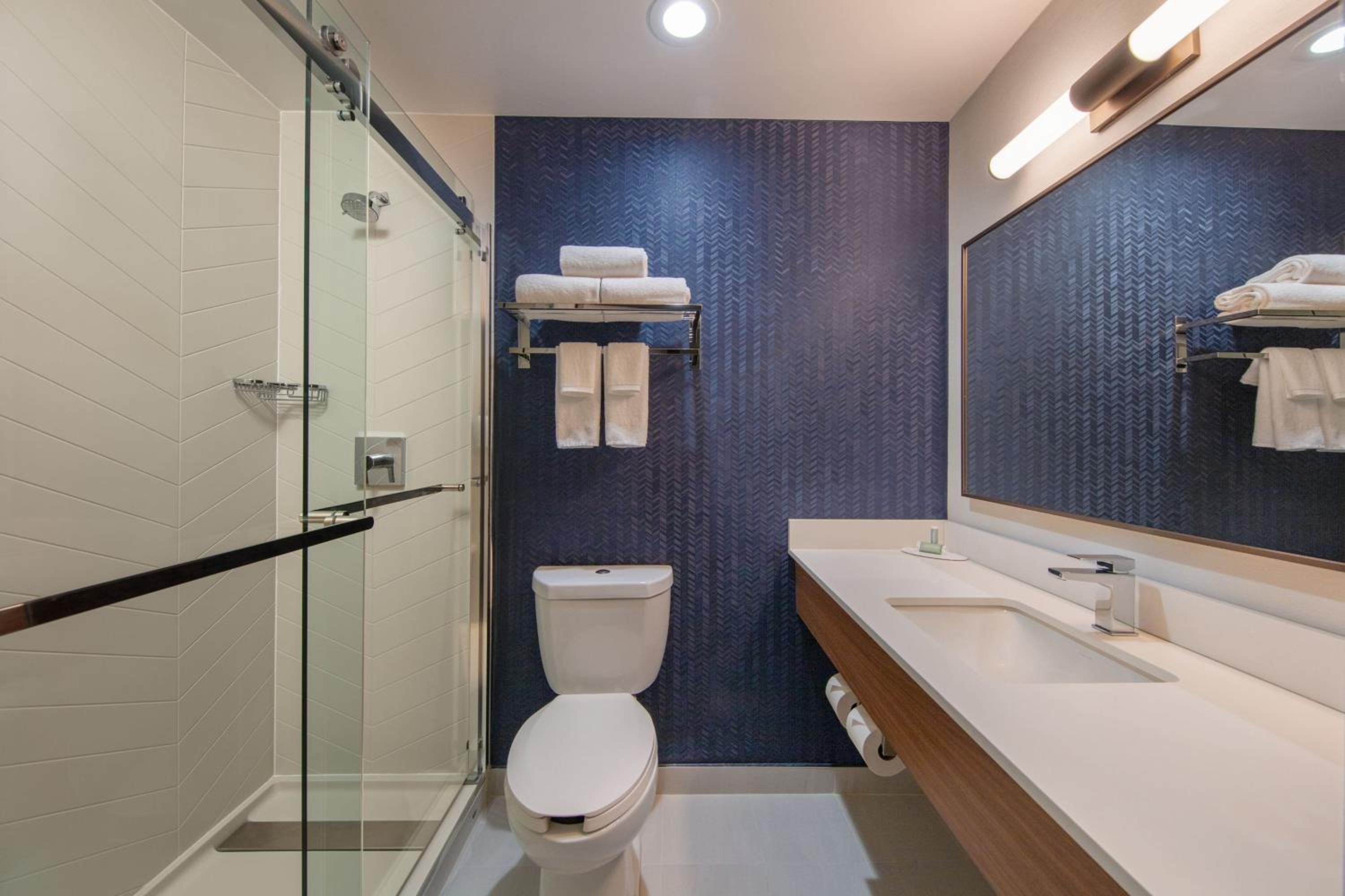 Guest Room, 1 King - Photo 3
