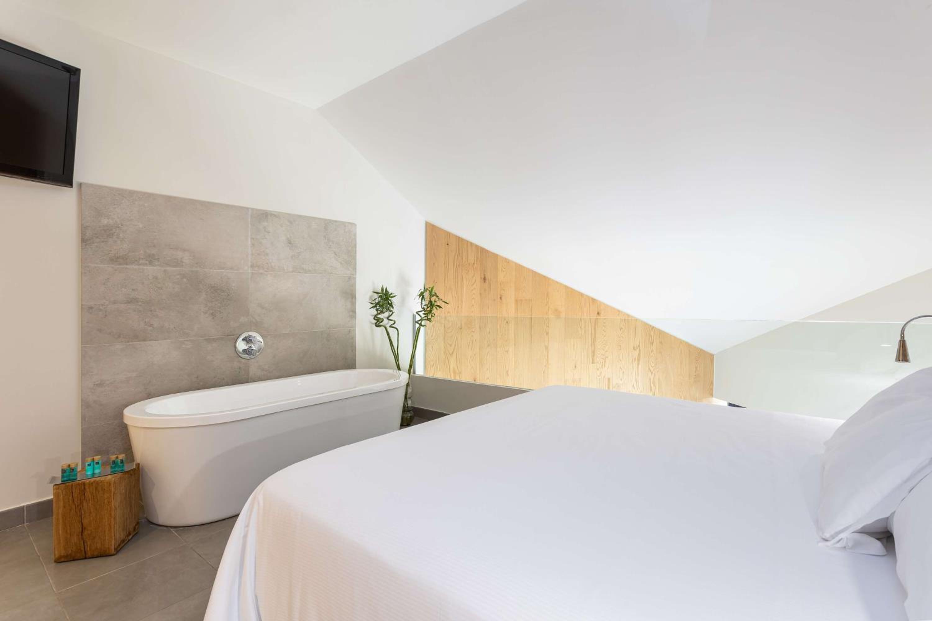 Duplex King Suite with Sea View - Photo 16
