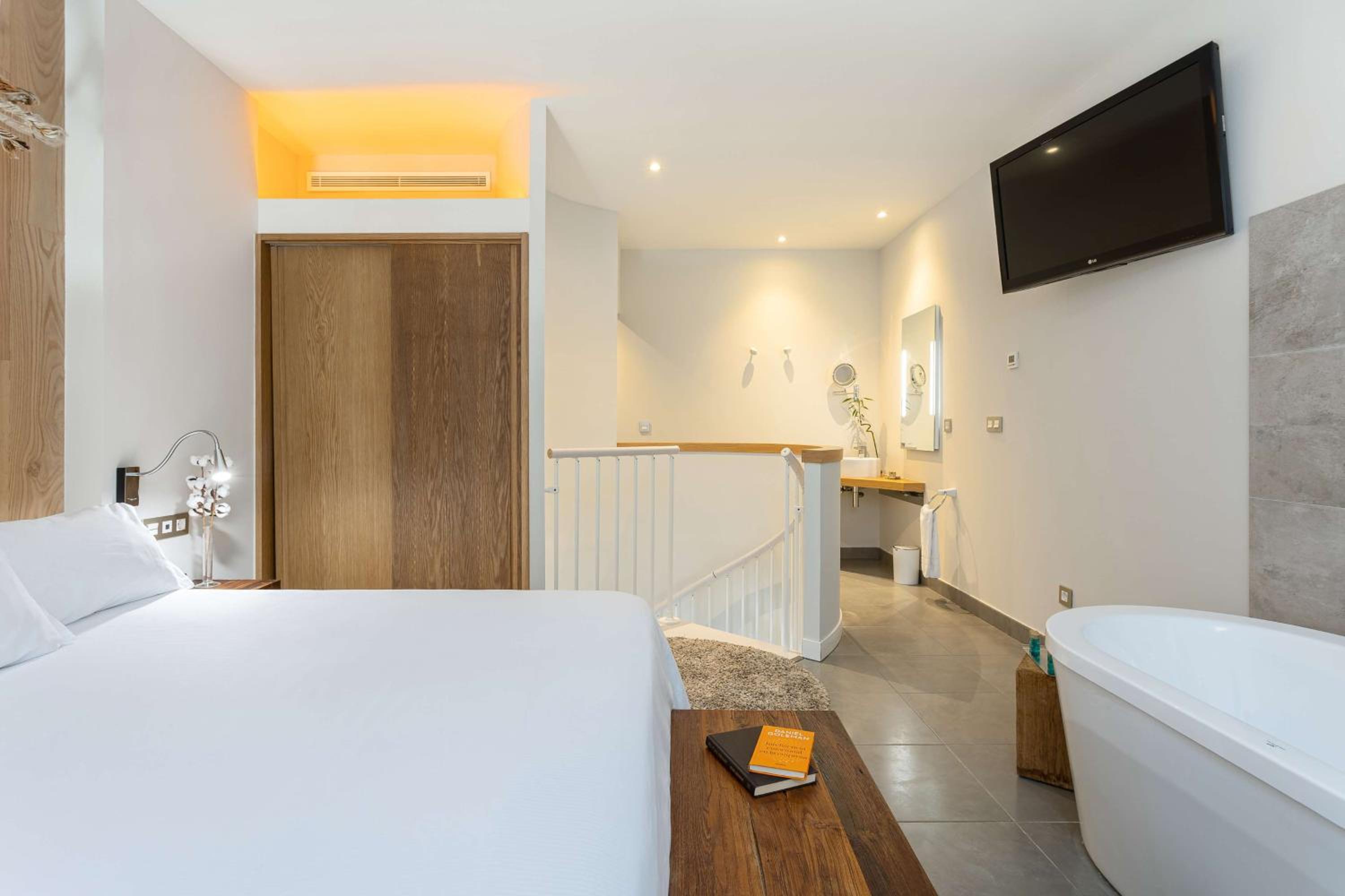 Duplex King Suite with Sea View - Photo 15