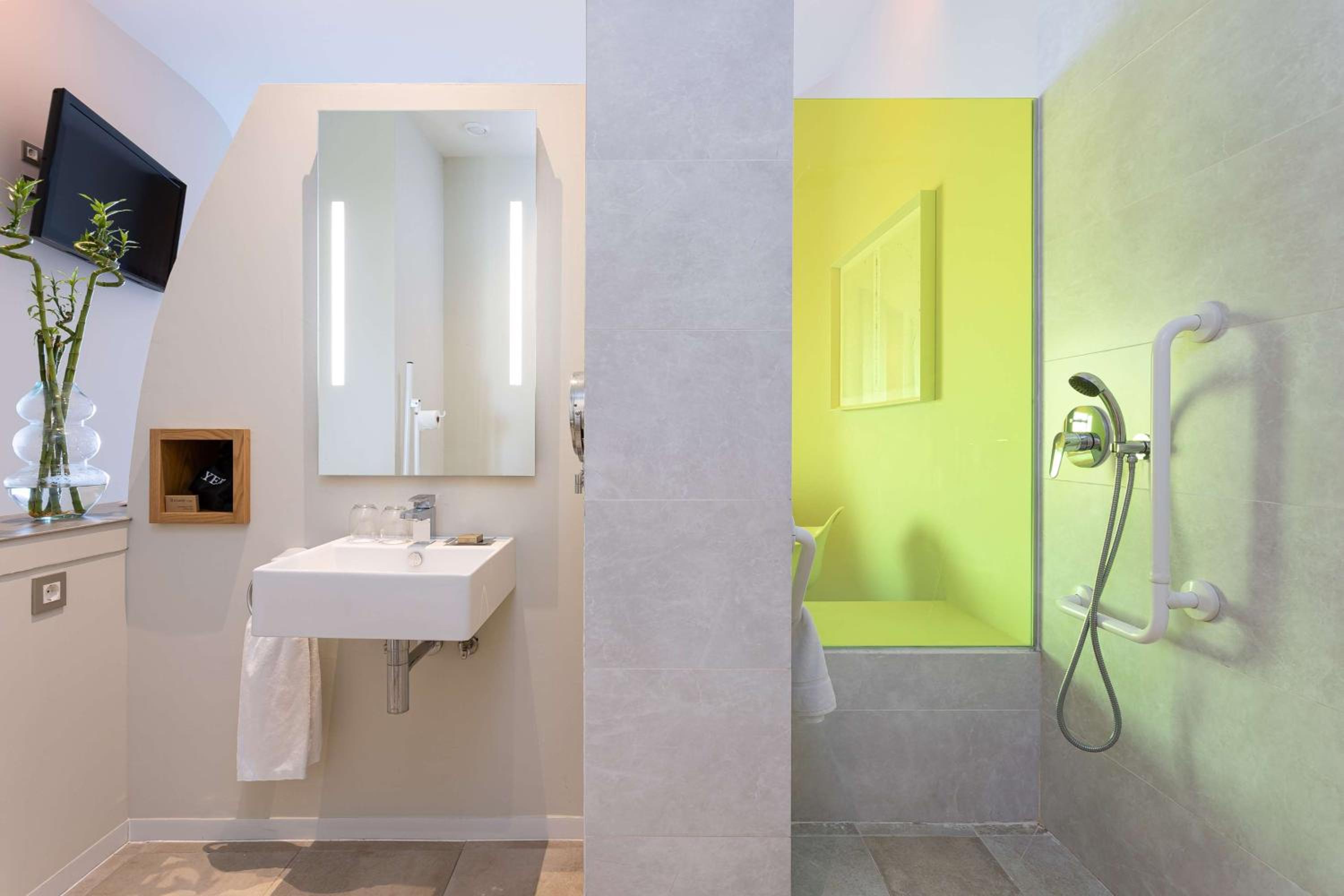 Twin Room - Mobility Access - Photo 8