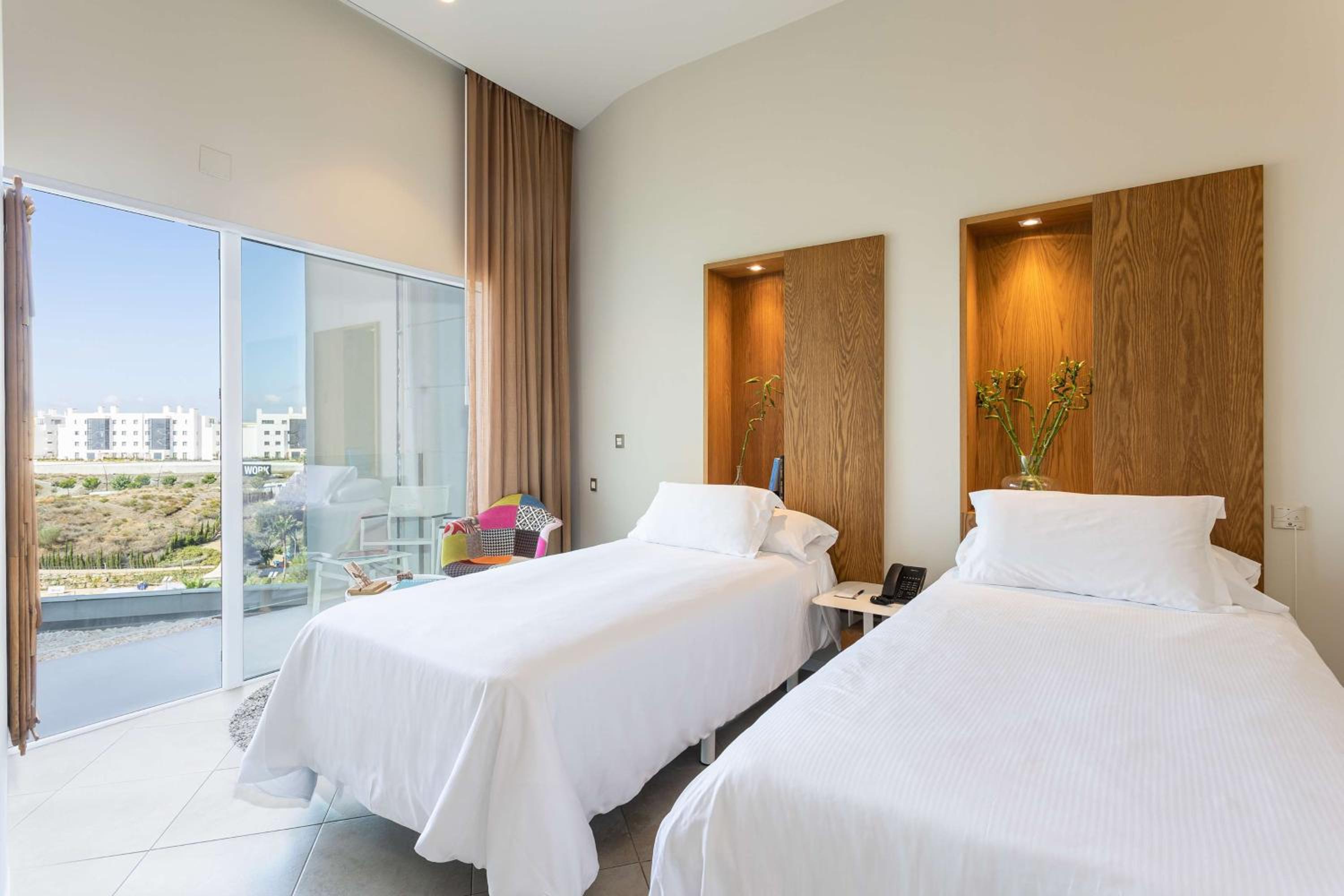 Twin Room - Photo 2