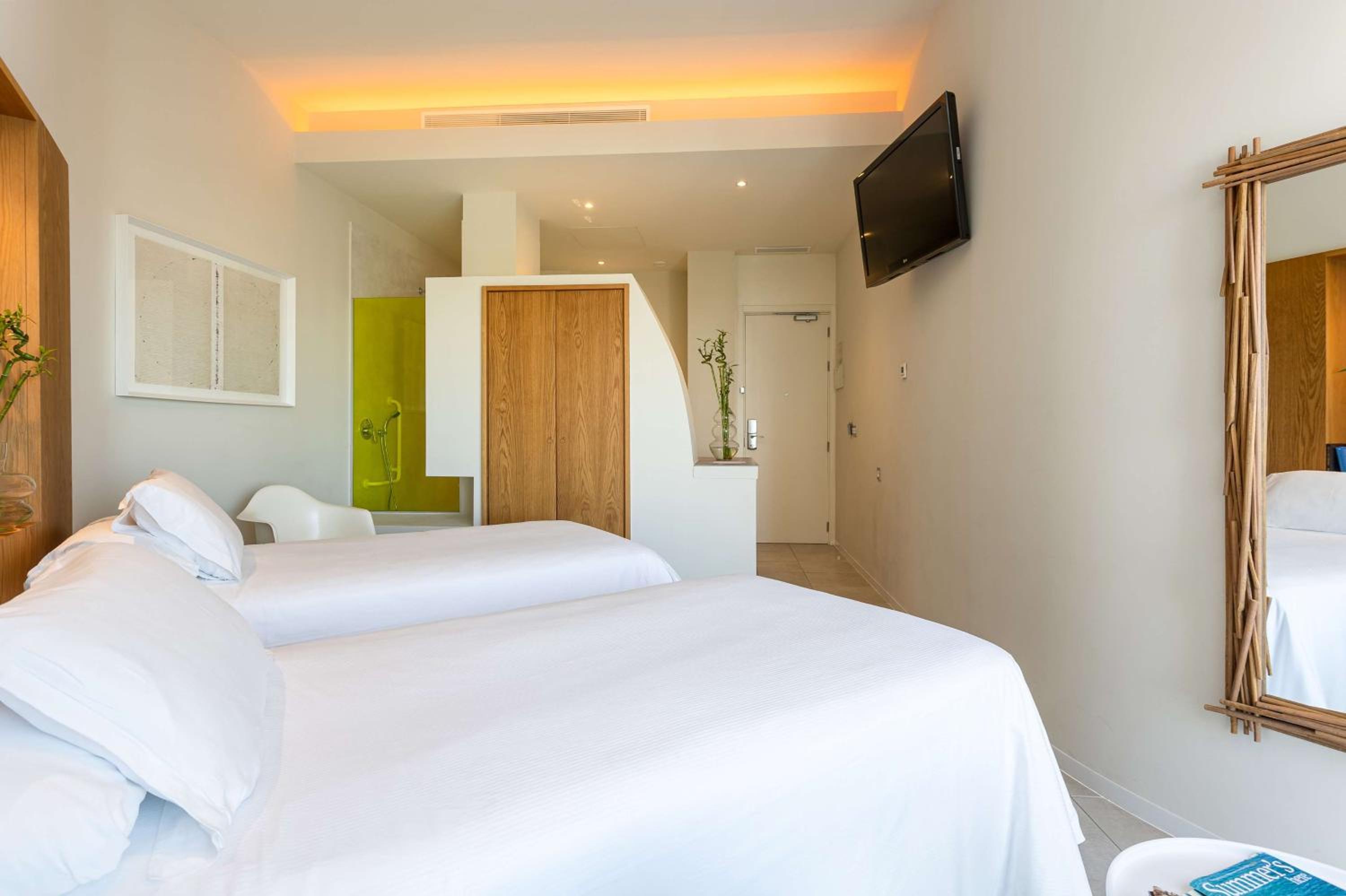 Twin Room - Photo 3