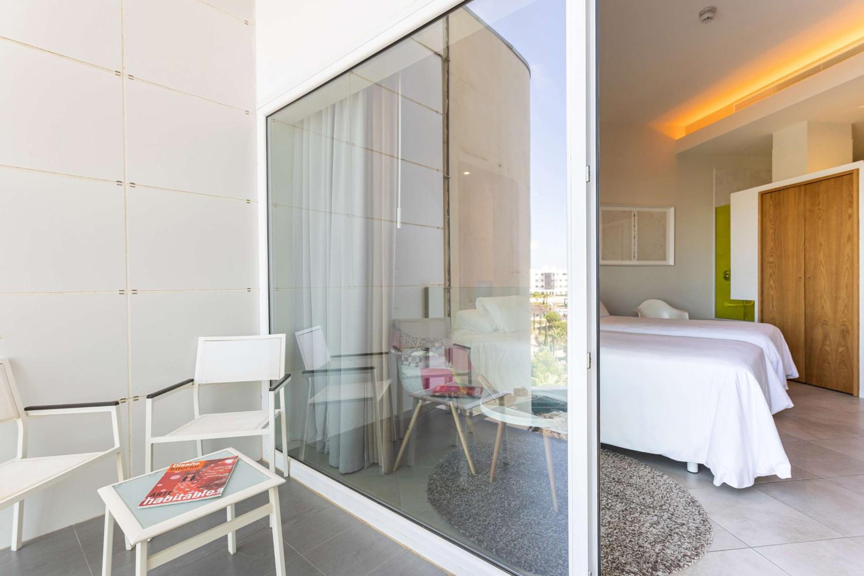 Twin Room - Mobility Access - Photo 5