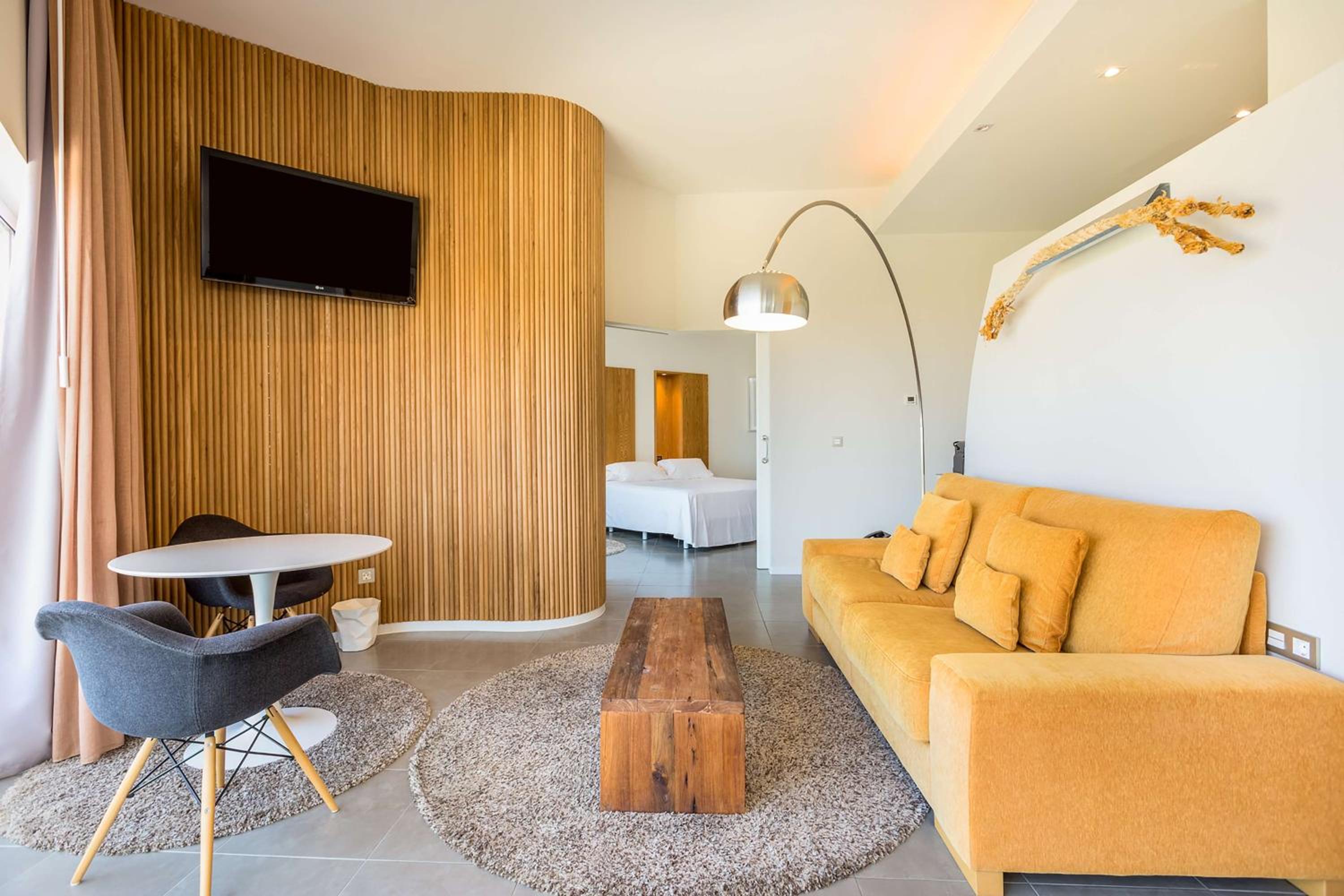 One-Bedroom King Suite - Photo 7