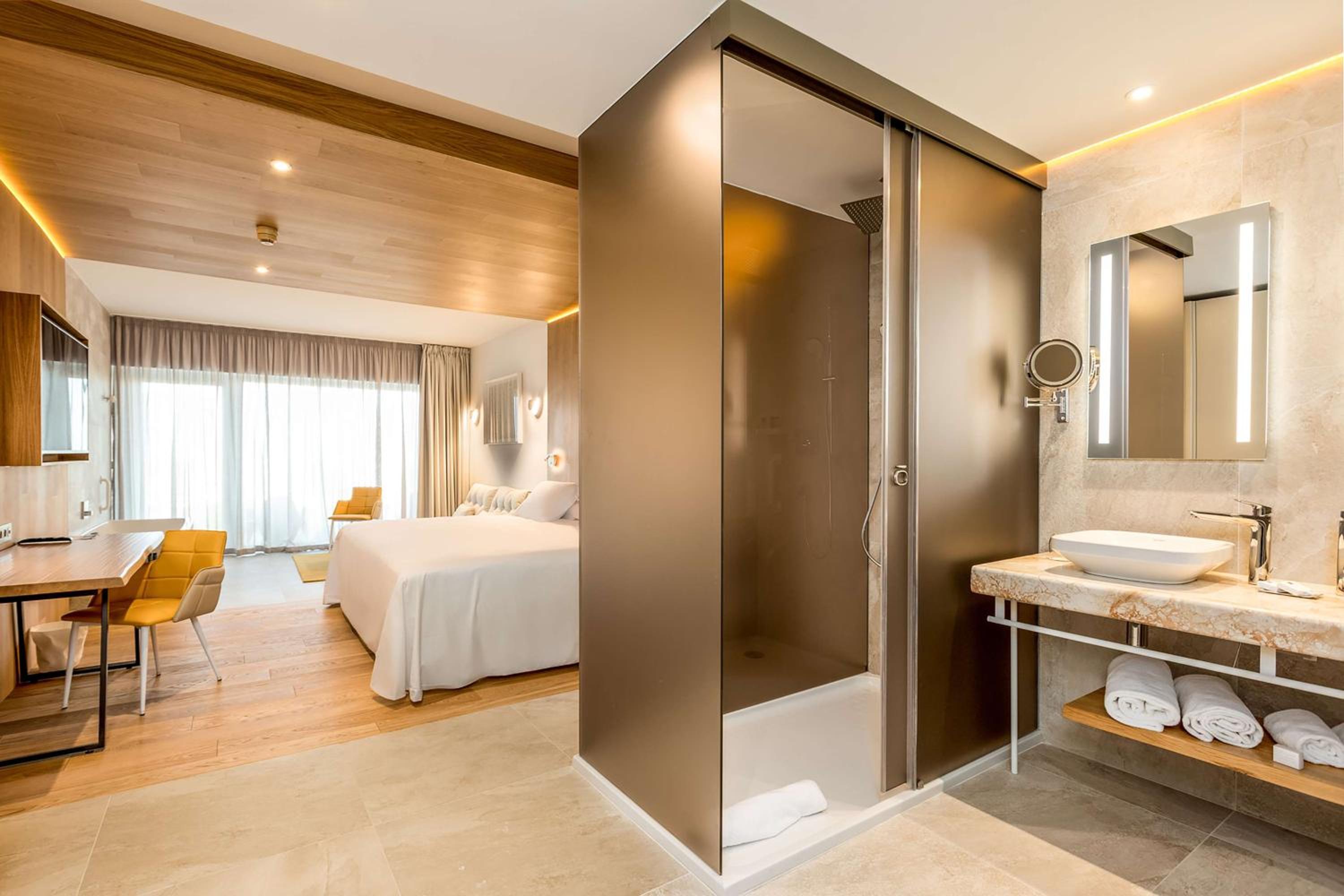 King Leiro Suite with Sea View - Photo 8