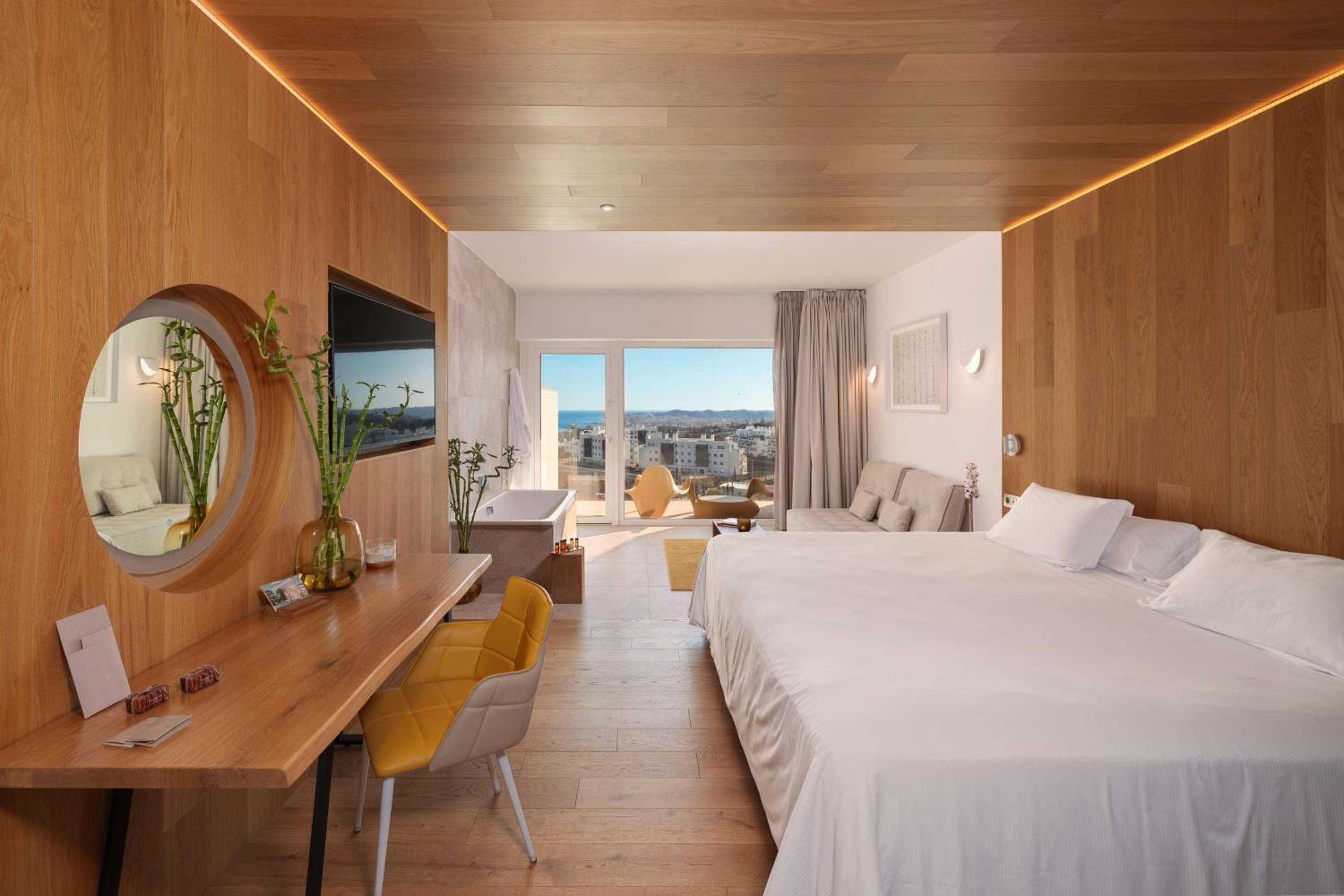 Twin Leiro Suite with Partial Sea View - Photo 1