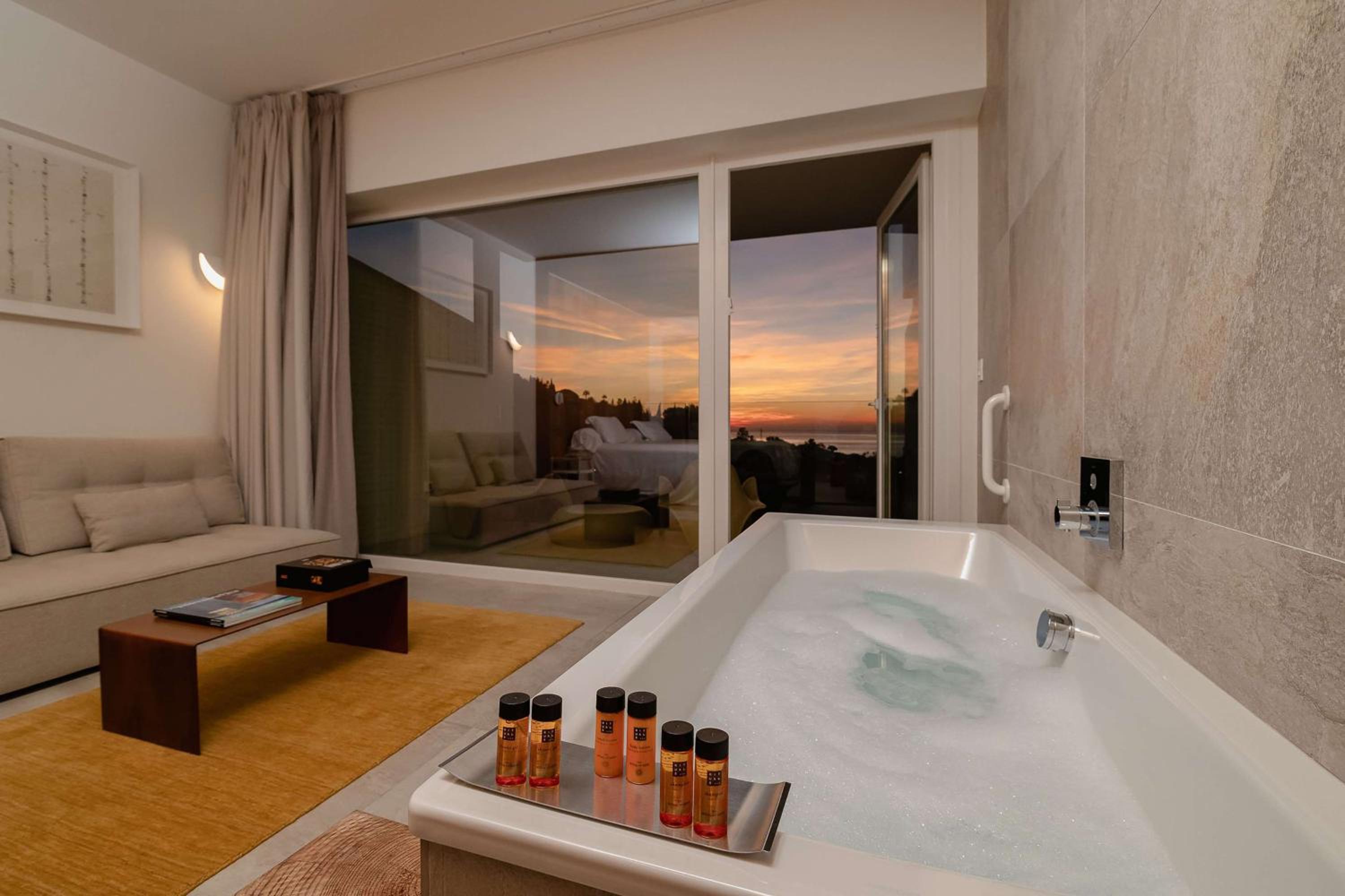 King Leiro Suite with Sea View - Photo 2