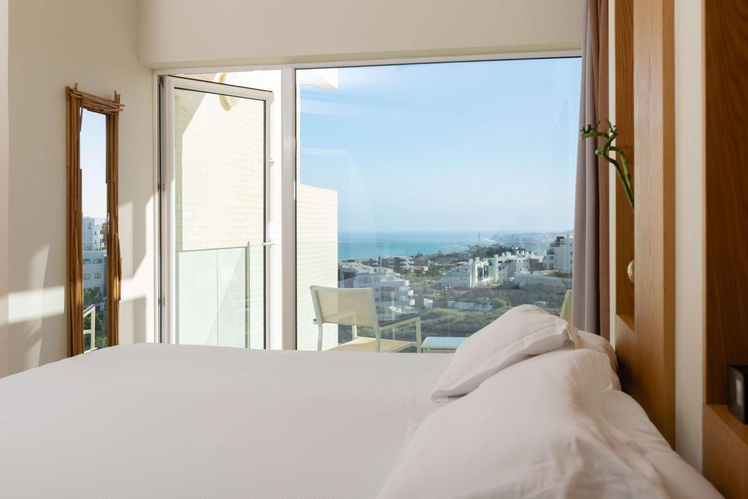 King Guest Room - Photo 4