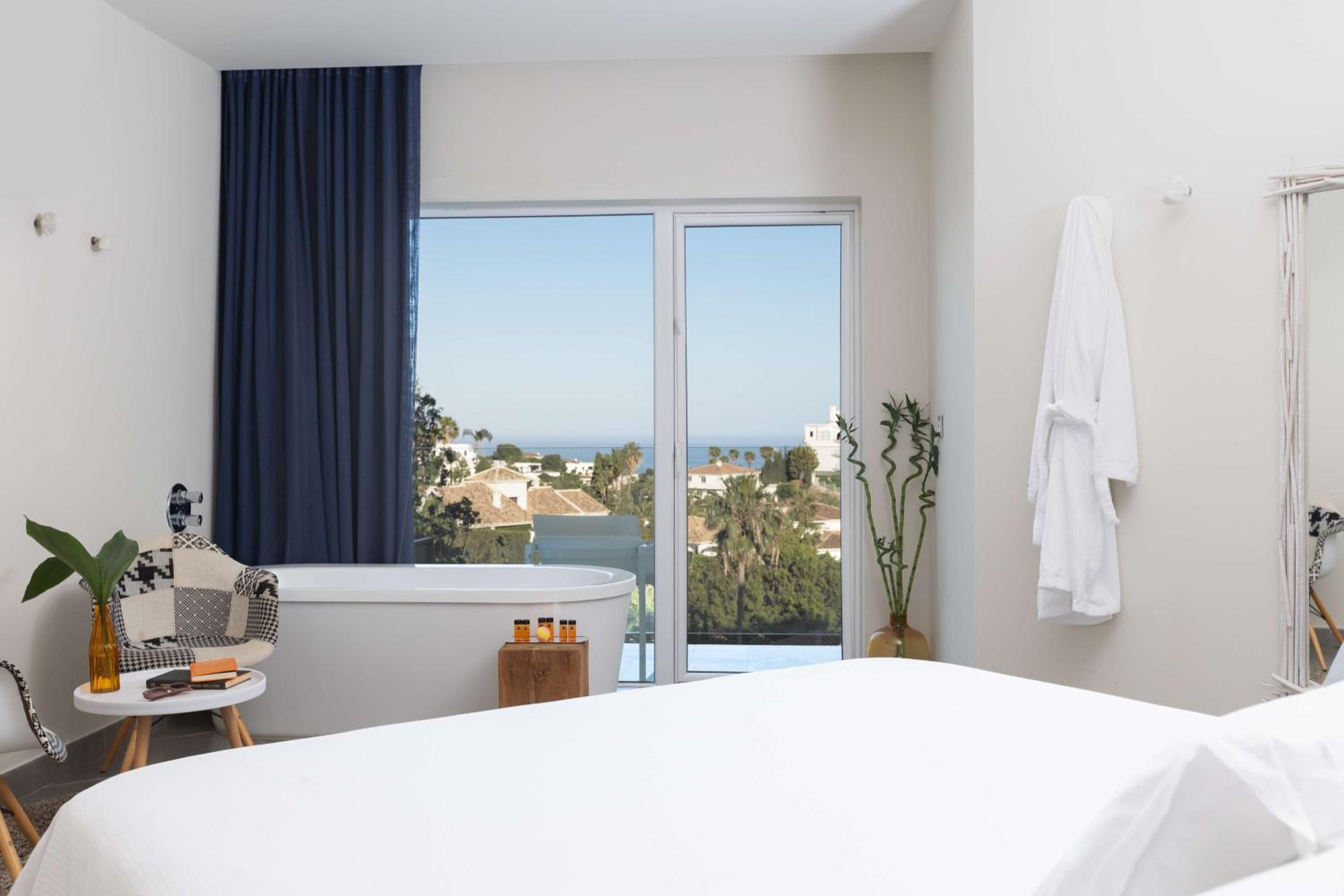 Deluxe King Room with Partial Sea View - Photo 1