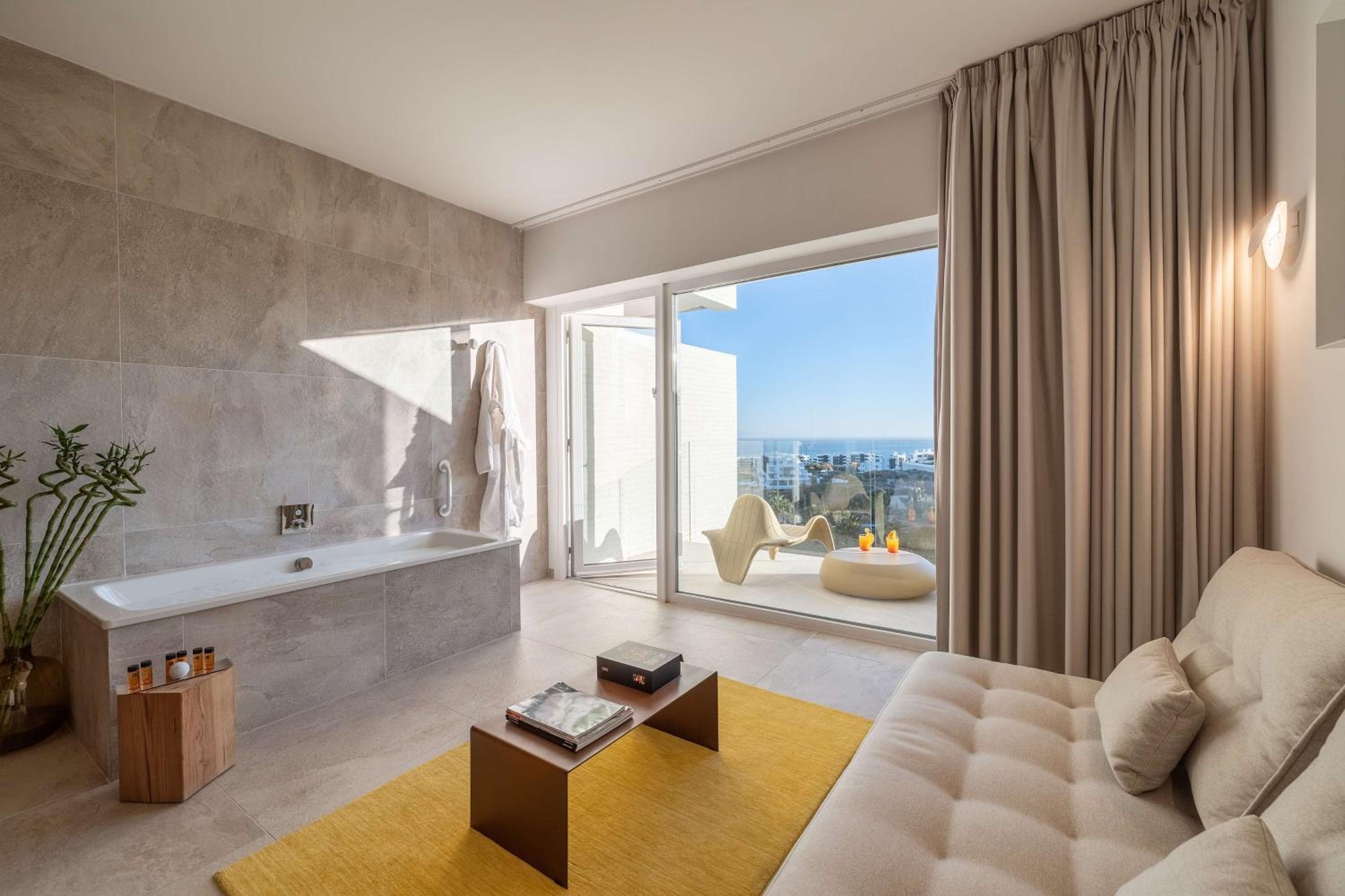 King Leiro Suite with Sea View - Photo 5