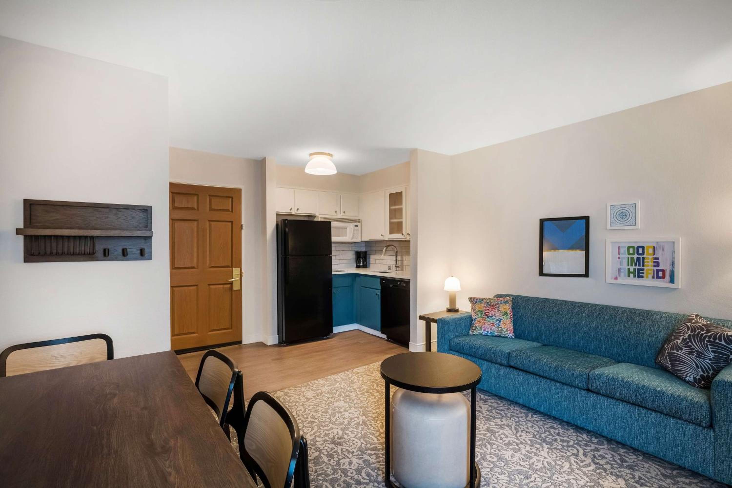Two-Bedroom Suite with King and Two Queen photo 1