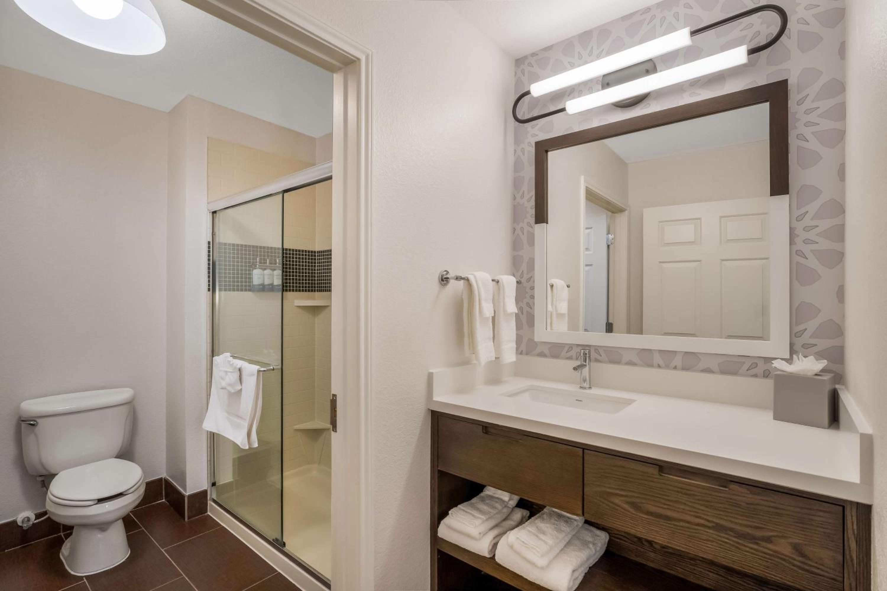 One-Bedroom King Suite photo 2