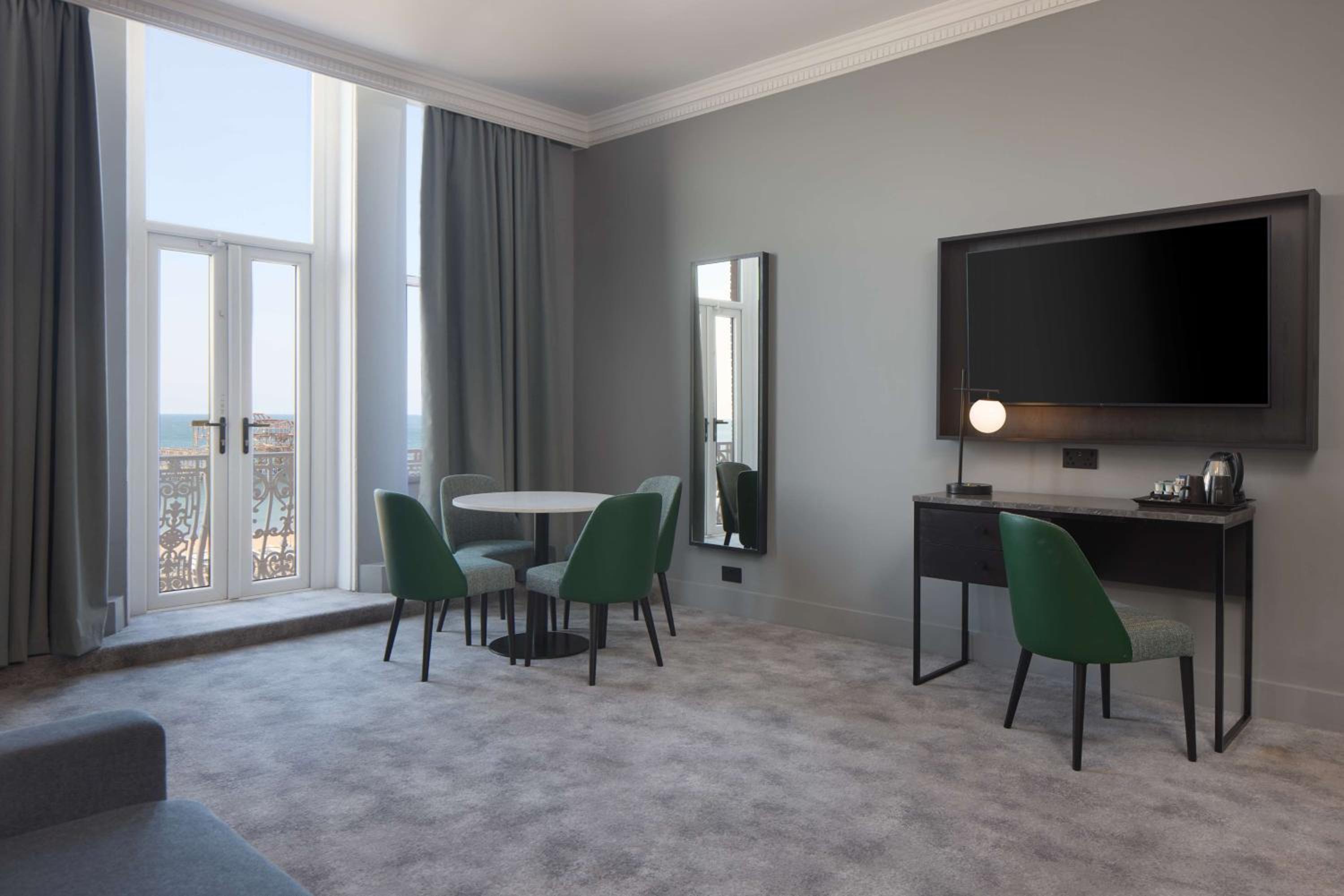 One-Bedroom King Suite with Balcony and View - Photo 9