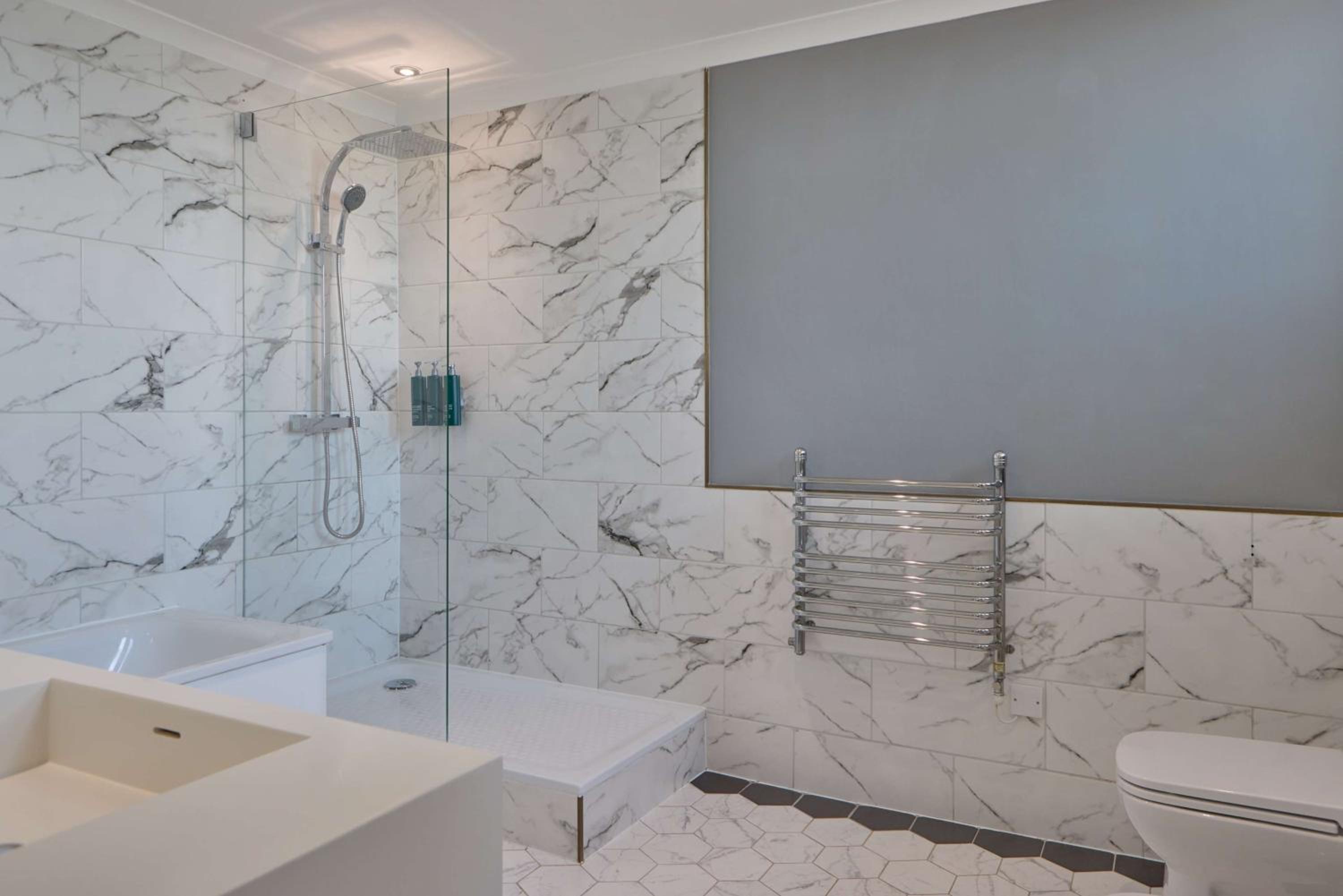 One-Bedroom King Suite with Balcony and View - Photo 10