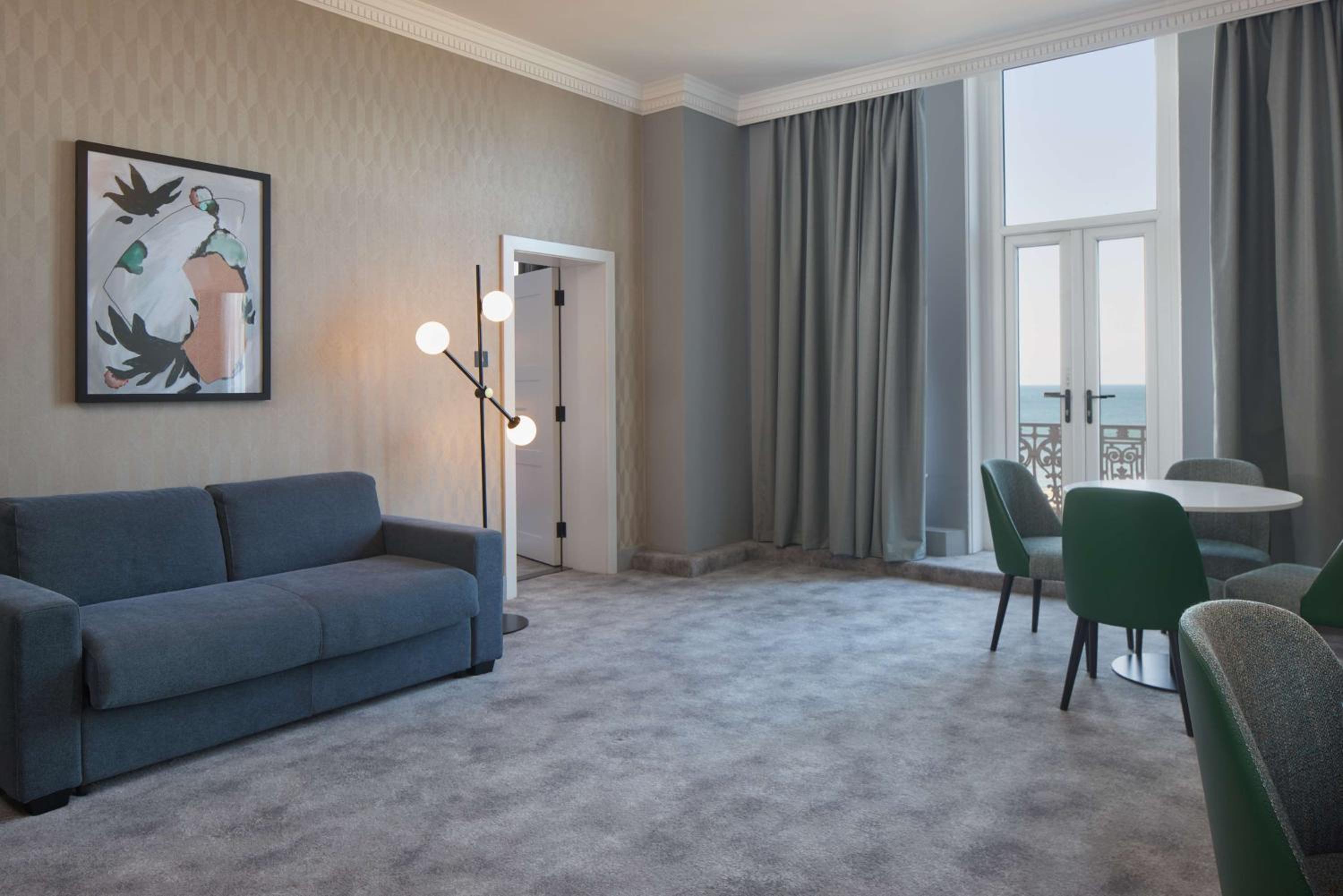 One-Bedroom King Suite with Balcony and View - Photo 5