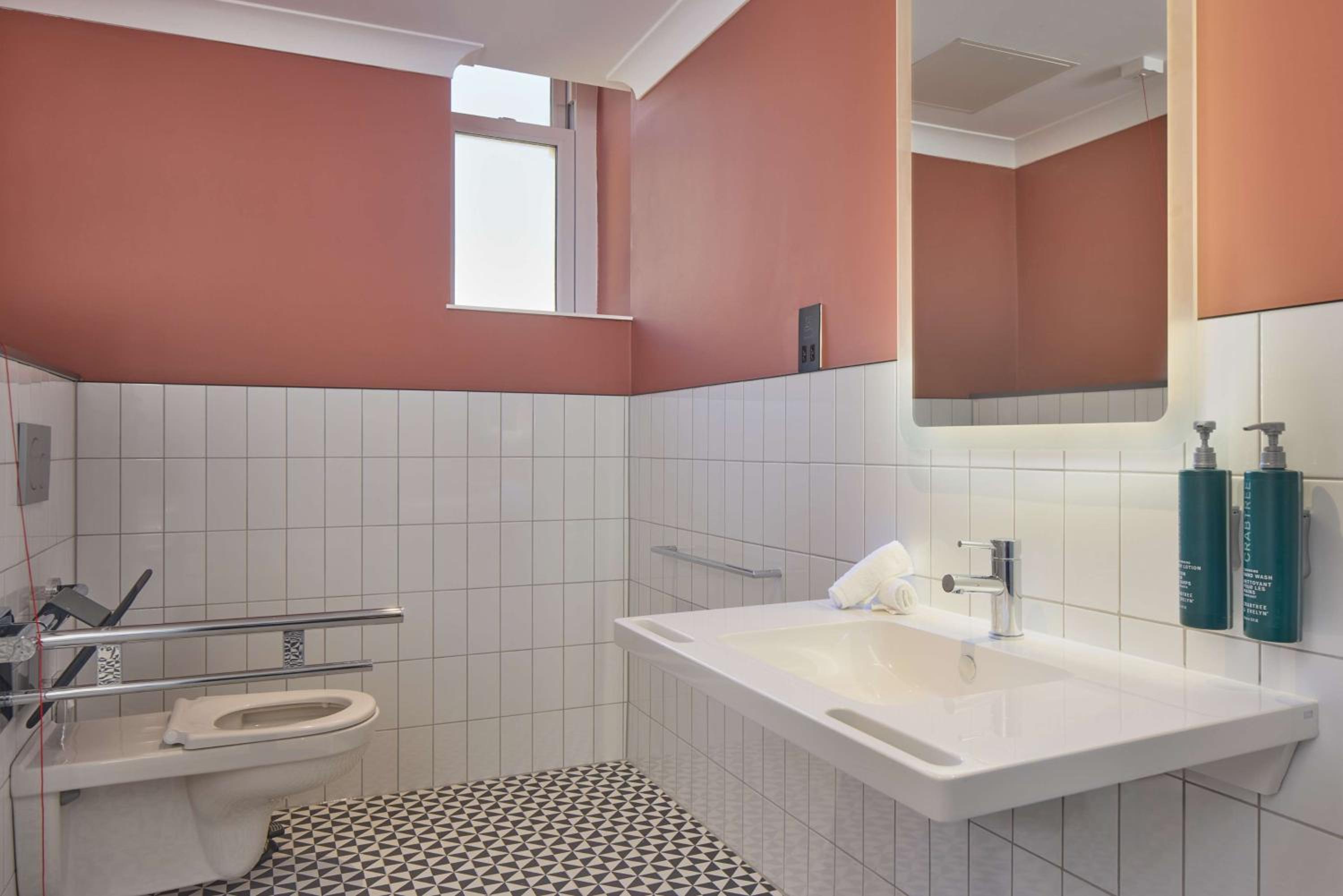 Twin Room - Mobility Access - Photo 2