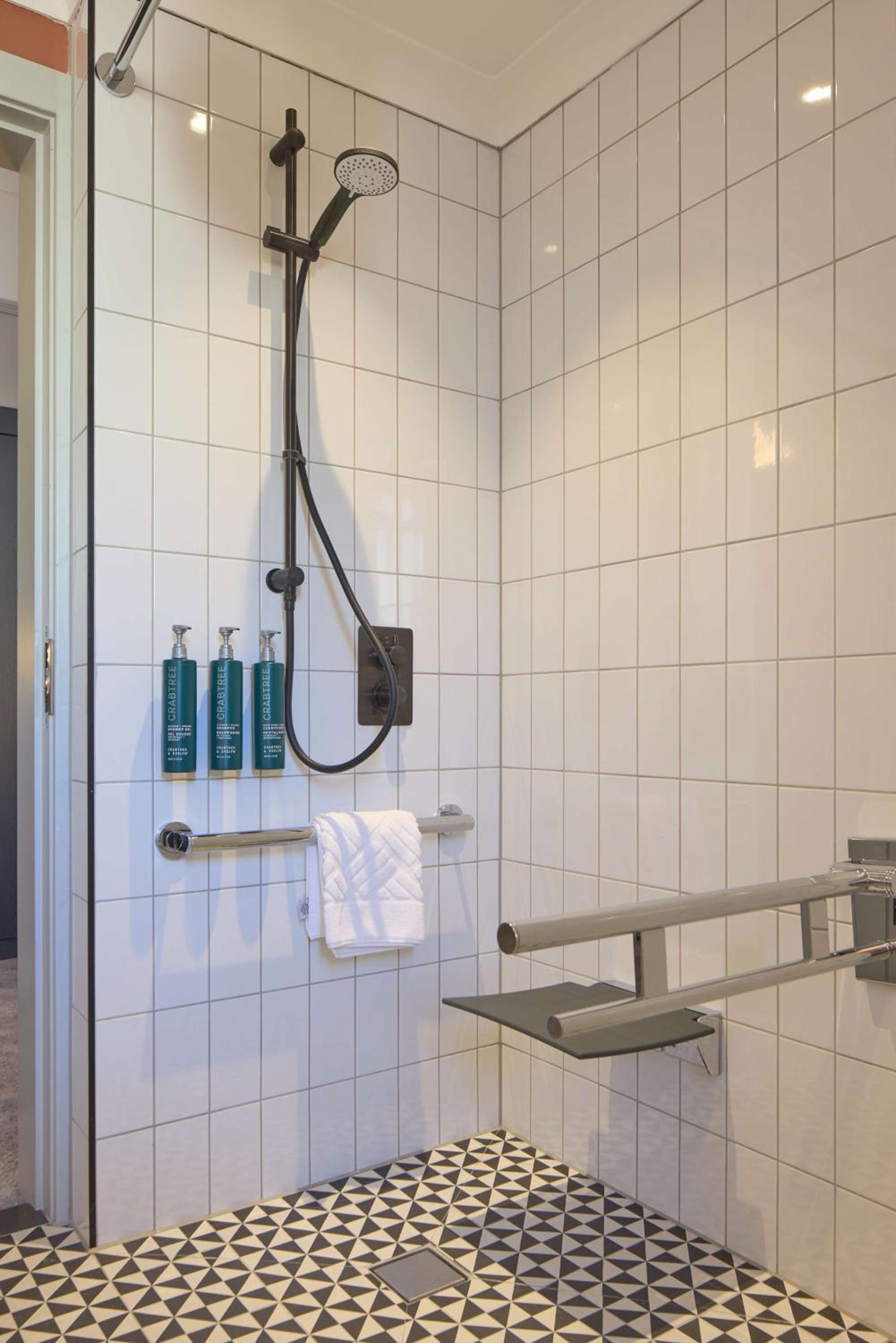 Twin Room - Mobility Access - Photo 3