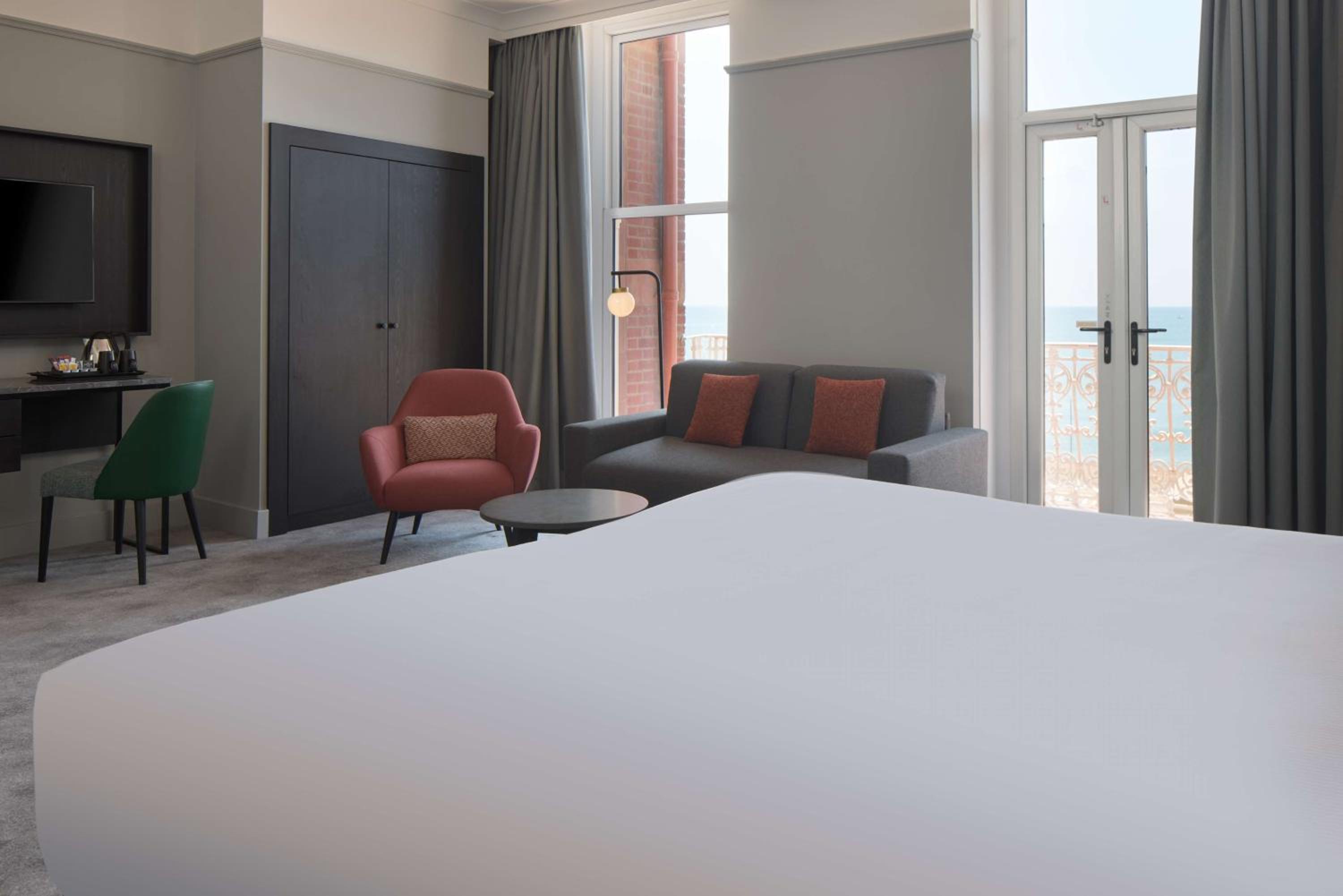 Superior King Room with Sofa Bed and Balcony - Sea View - Photo 7