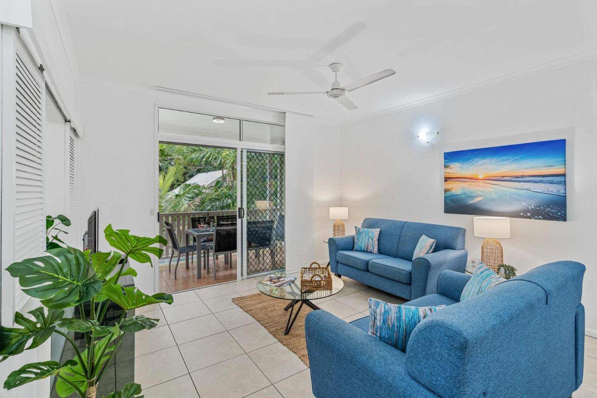 Apartment with Balcony photo 1