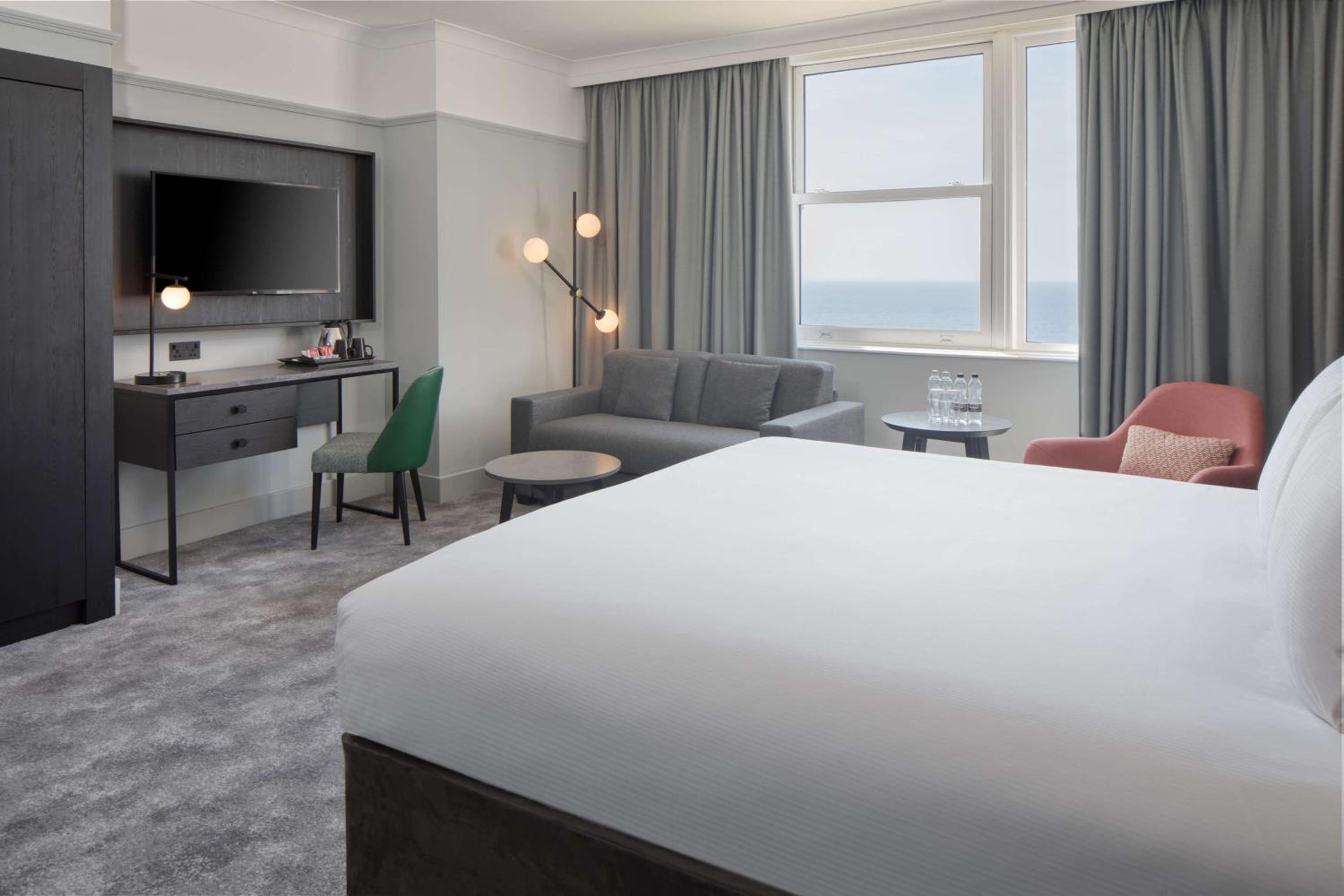 Superior King Room with Sea View and Sofa Bed - Photo 2