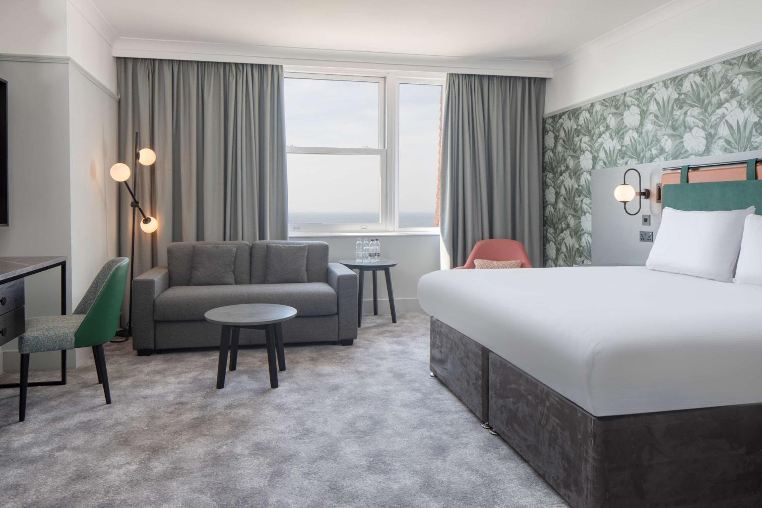 Superior King Room with Sea View and Sofa Bed - Photo 1