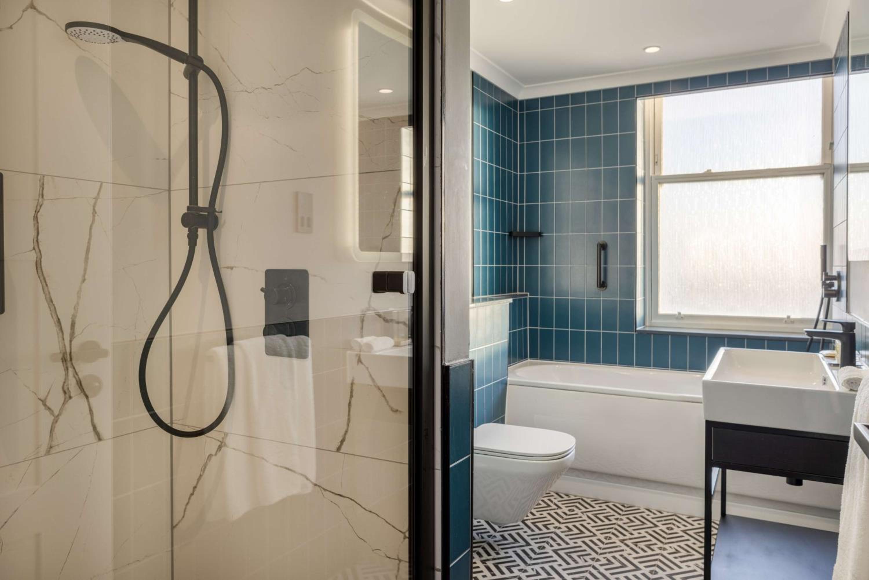 One-Bedroom King Suite with Sea View - Photo 12