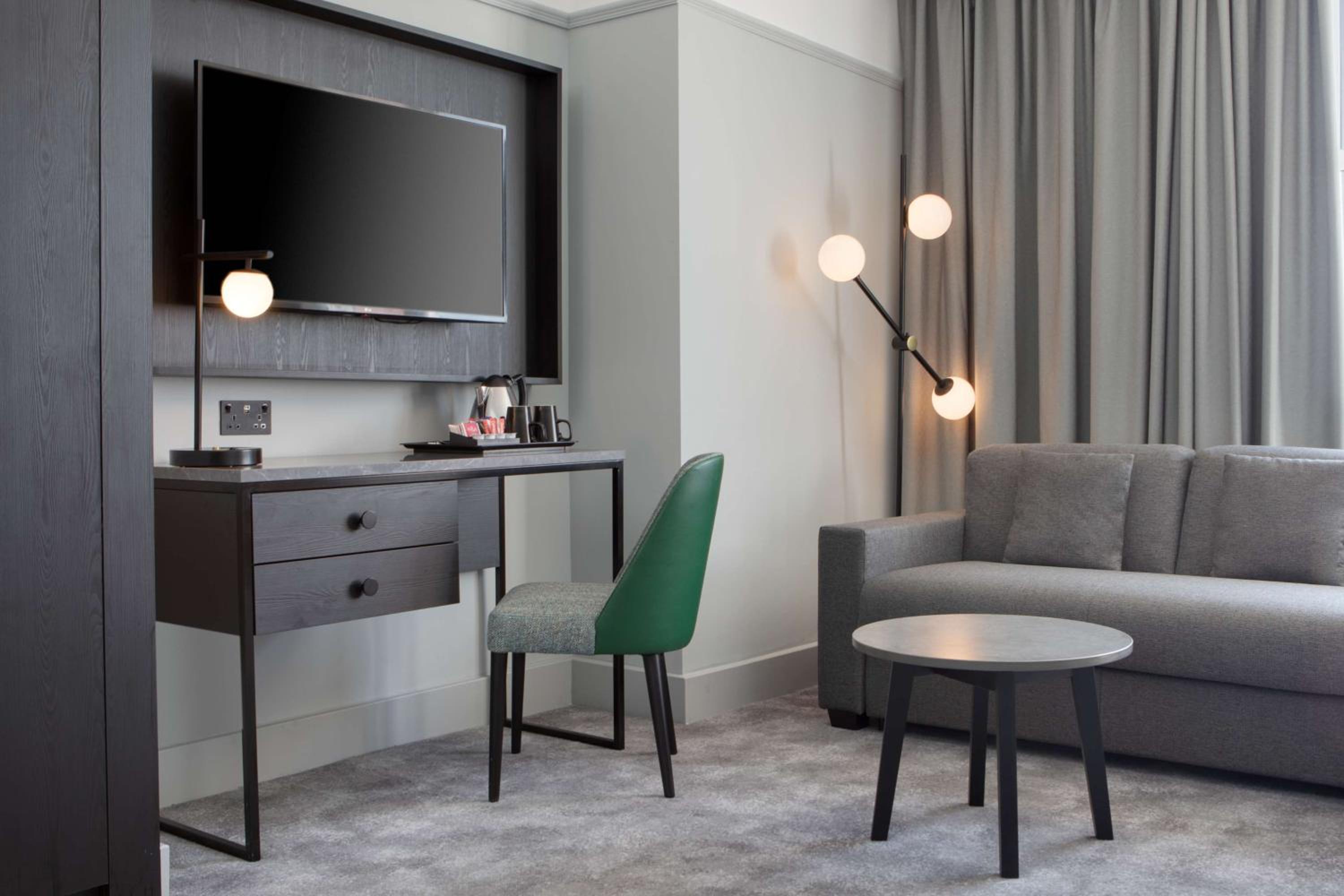 Superior King Room with Sea View and Sofa Bed - Photo 4