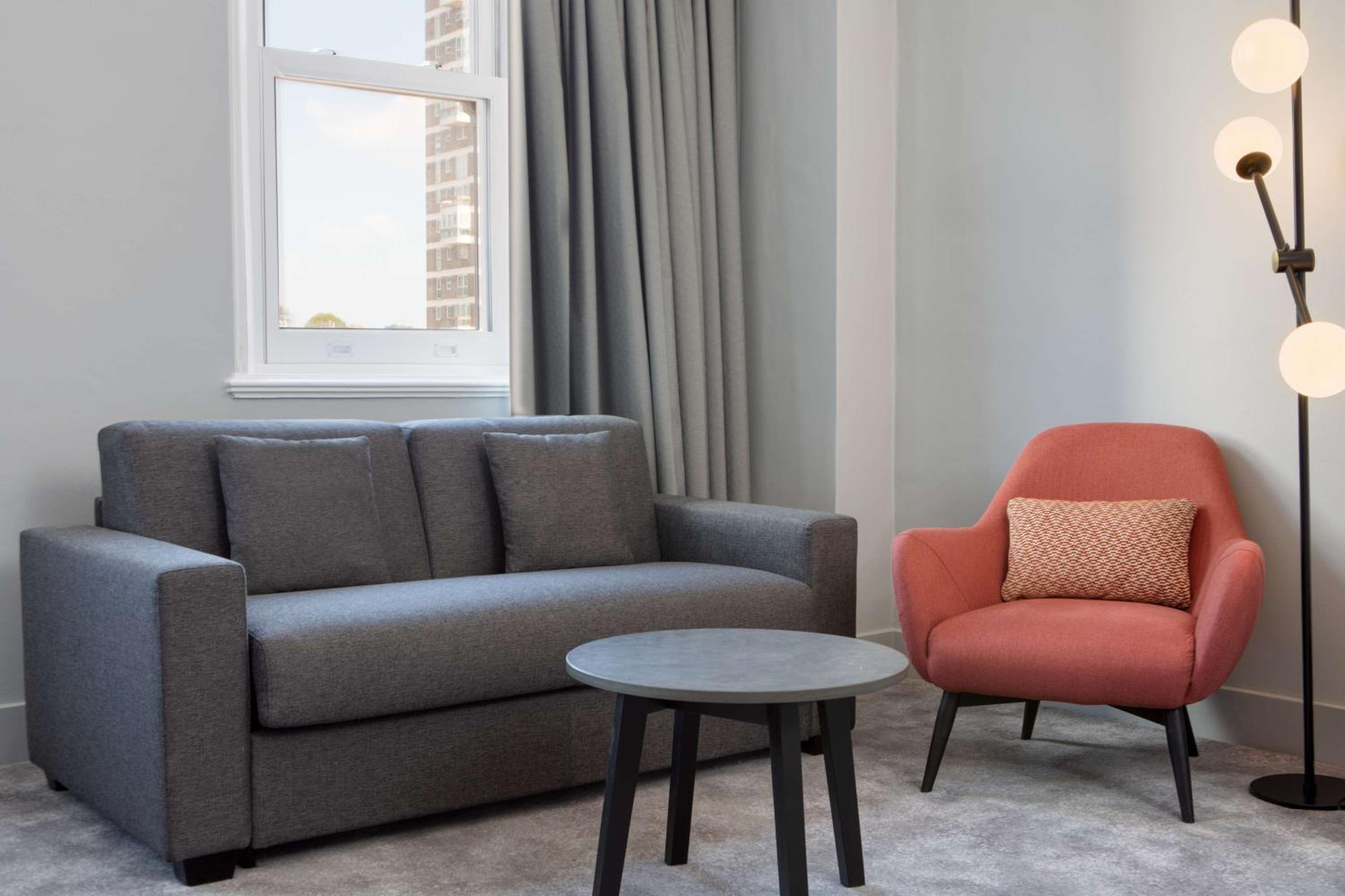 Superior King Room with Sofa Bed - Photo 2