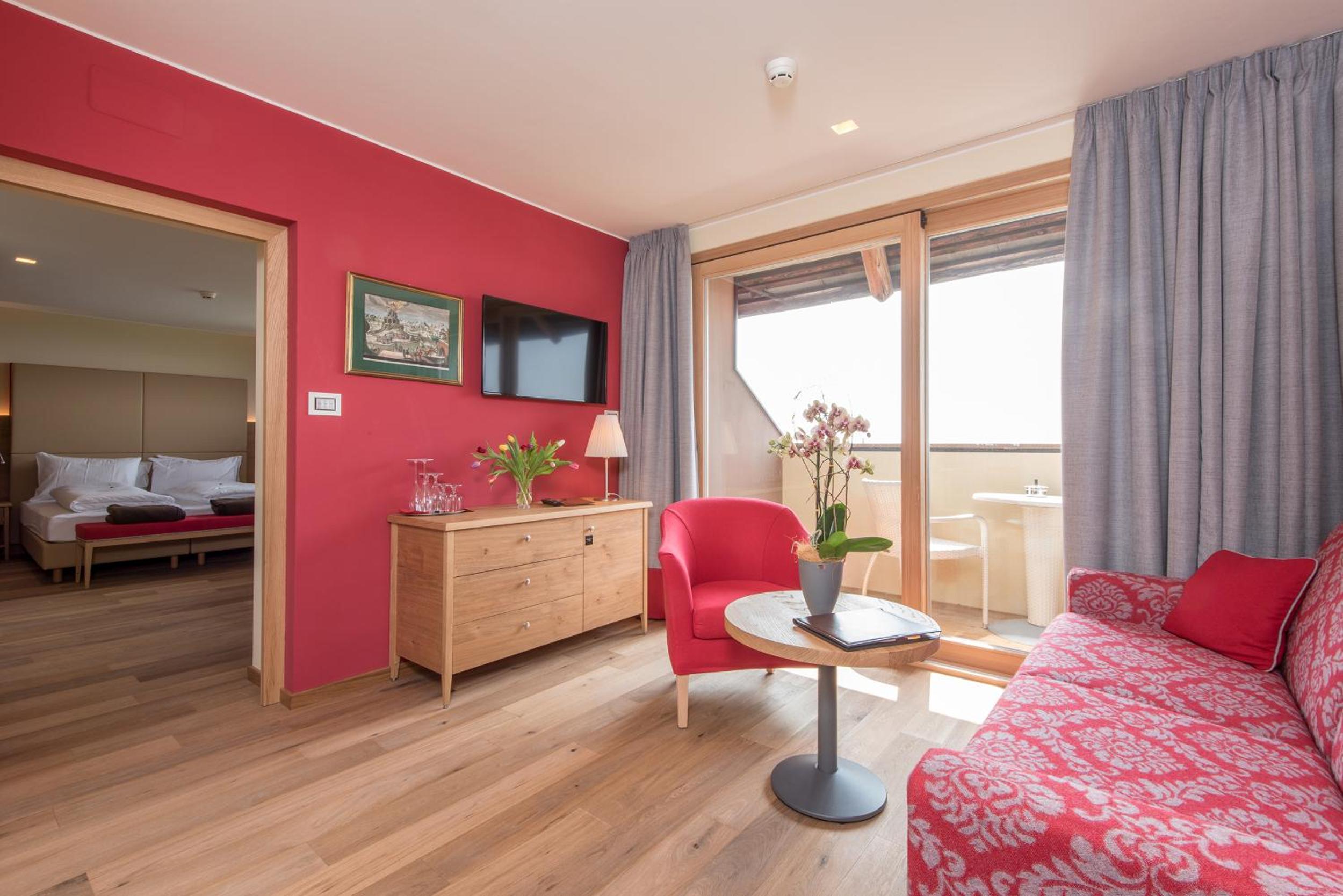 Luxury Suite with Balcony photo 1