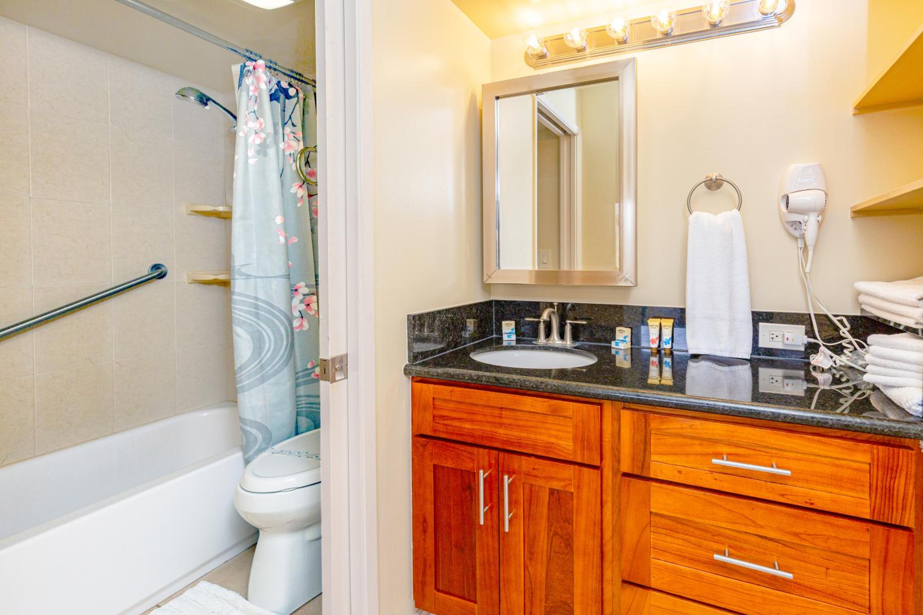 Waikiki condo - lanai, pool & beach access: One-Bedroom Apartment photo